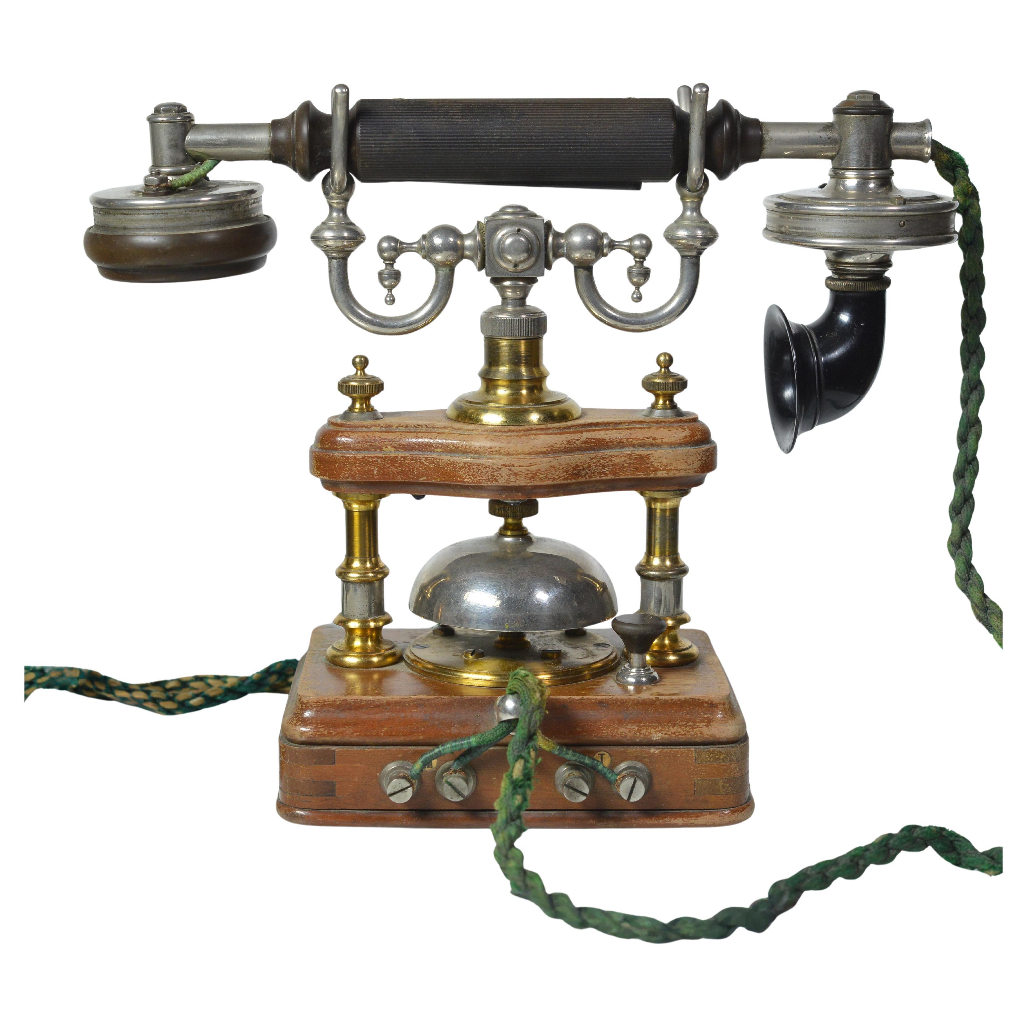 téléphone fabriqué en 1900 conçu comme Old Times Book Press, L. M. Ericsson BC 2000