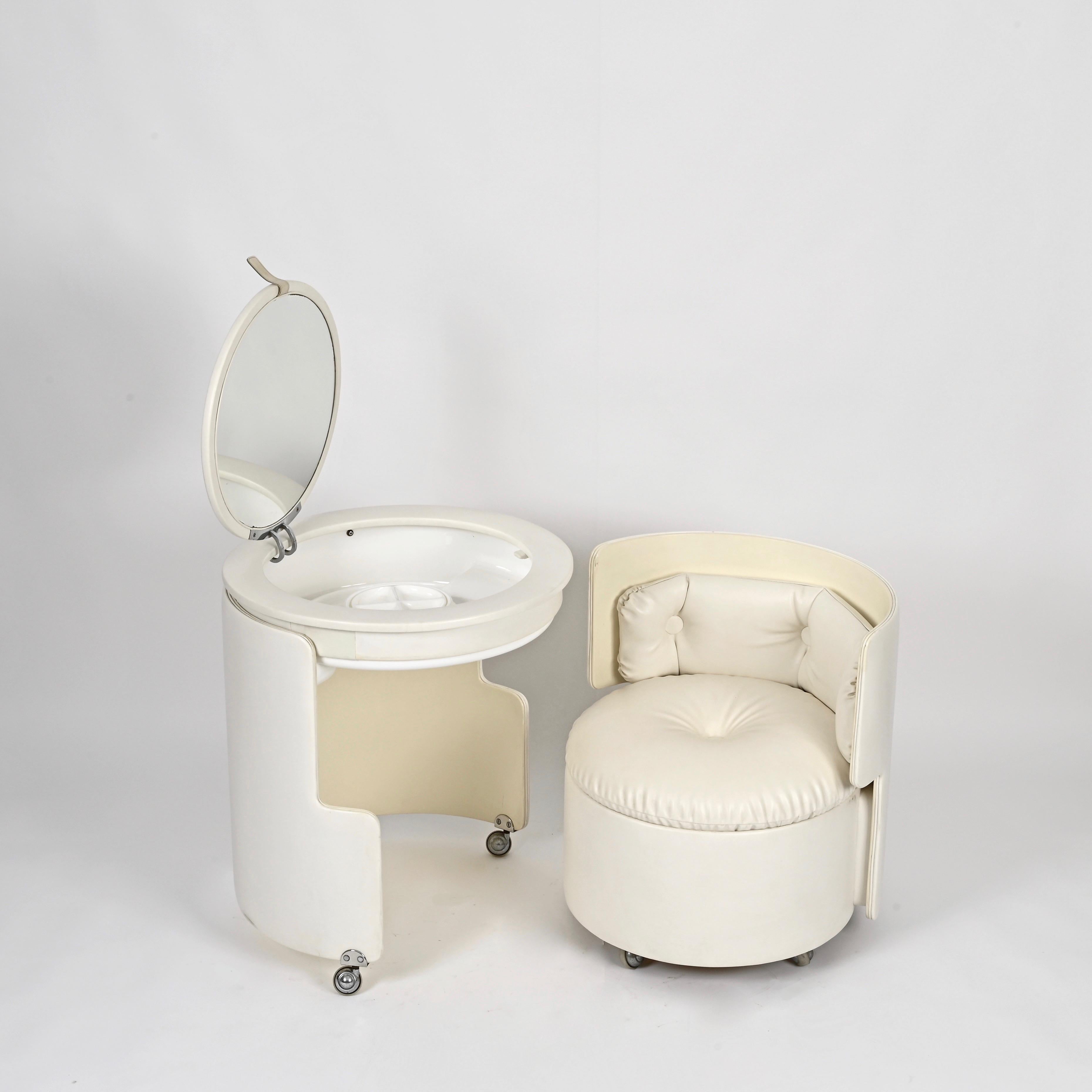 L. Massoni Dilly Dally White Leather Vanity Table by Poltrona Frau, Italy 1960s in vendita 3
