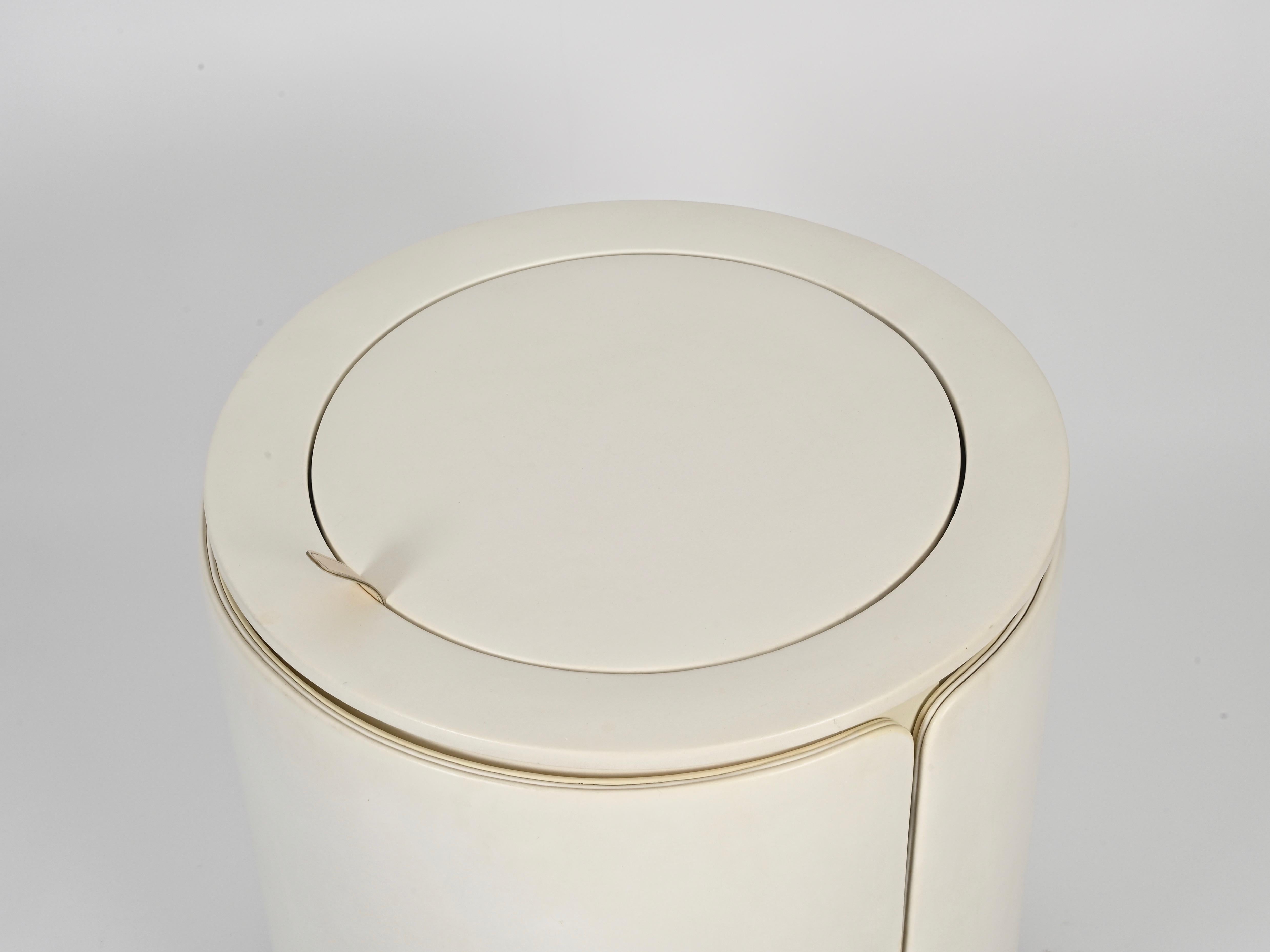 Metà XX secolo L. Massoni Dilly Dally White Leather Vanity Table by Poltrona Frau, Italy 1960s in vendita