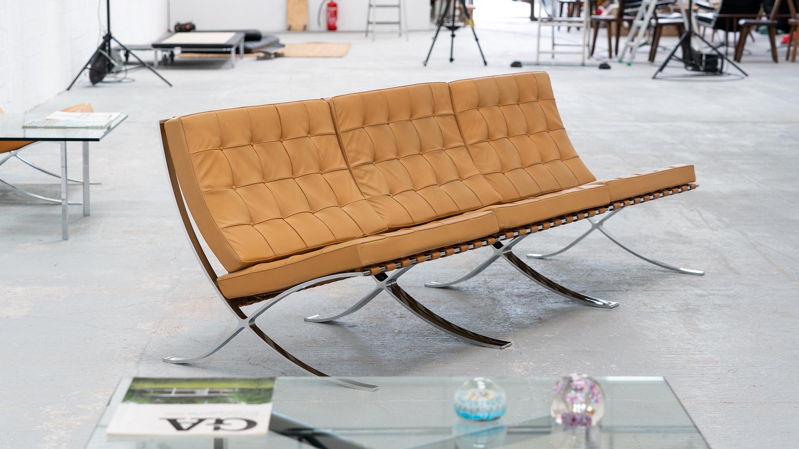 L. Mies van der Rohe, 3 Barcelona Chair, 1962 Edition by Knoll International 9