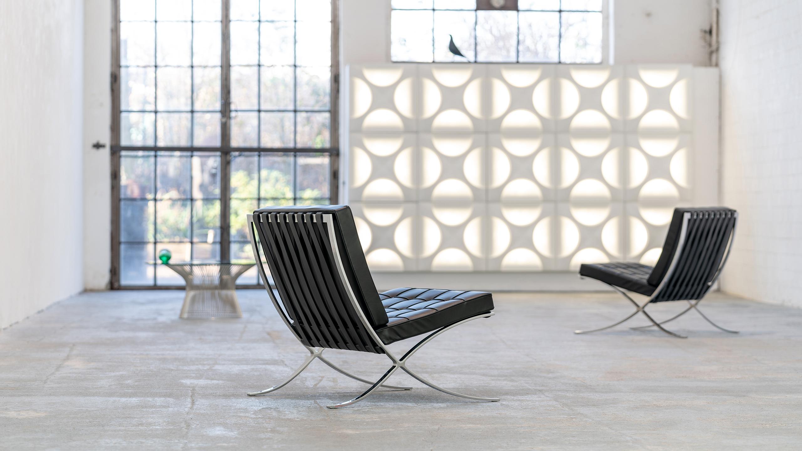 Beautiful Barcelona chair by Ludwig Mies van der Rohe, designed in 1962 for Knoll International.
(this offer is for one chair, the other one can be found in our other listings)

Chrome-plated steel frame with black leather.
The chairs are