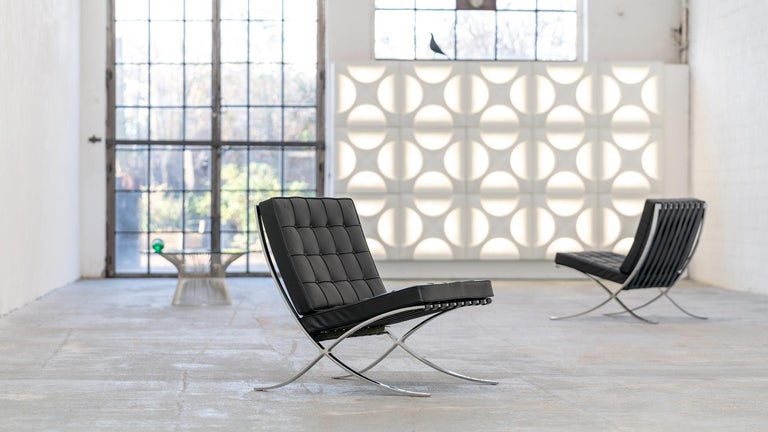 German L. Mies Van Der Rohe, Barcelona Chair, 1962 Edition by Knoll International For Sale