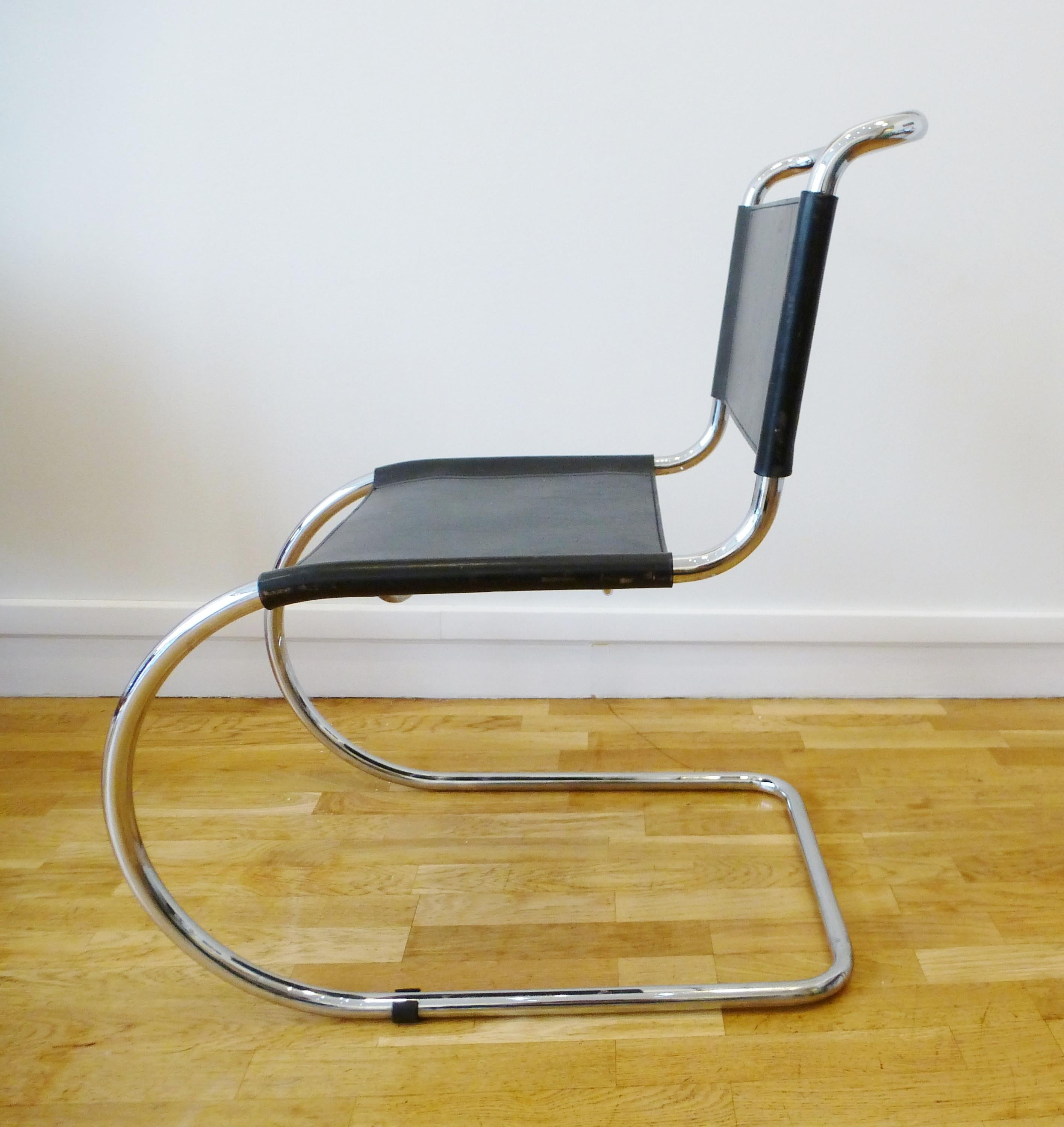 Ensemble de quatre fauteuils, modèle 