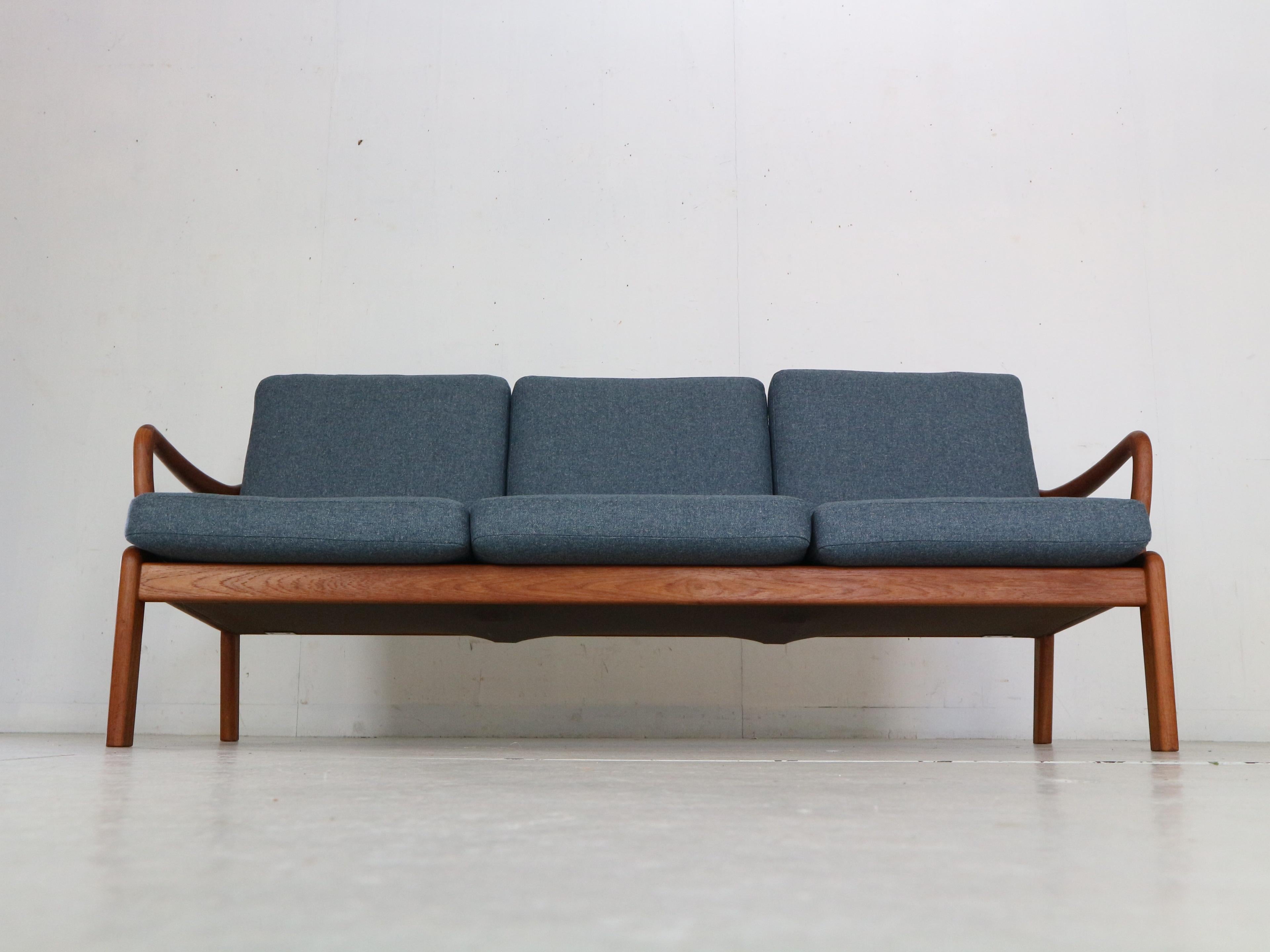 L. Olsen& Son Newly Reupholstered Blue& Teak Living Room Set, 1960 Denmark In Good Condition In The Hague, NL