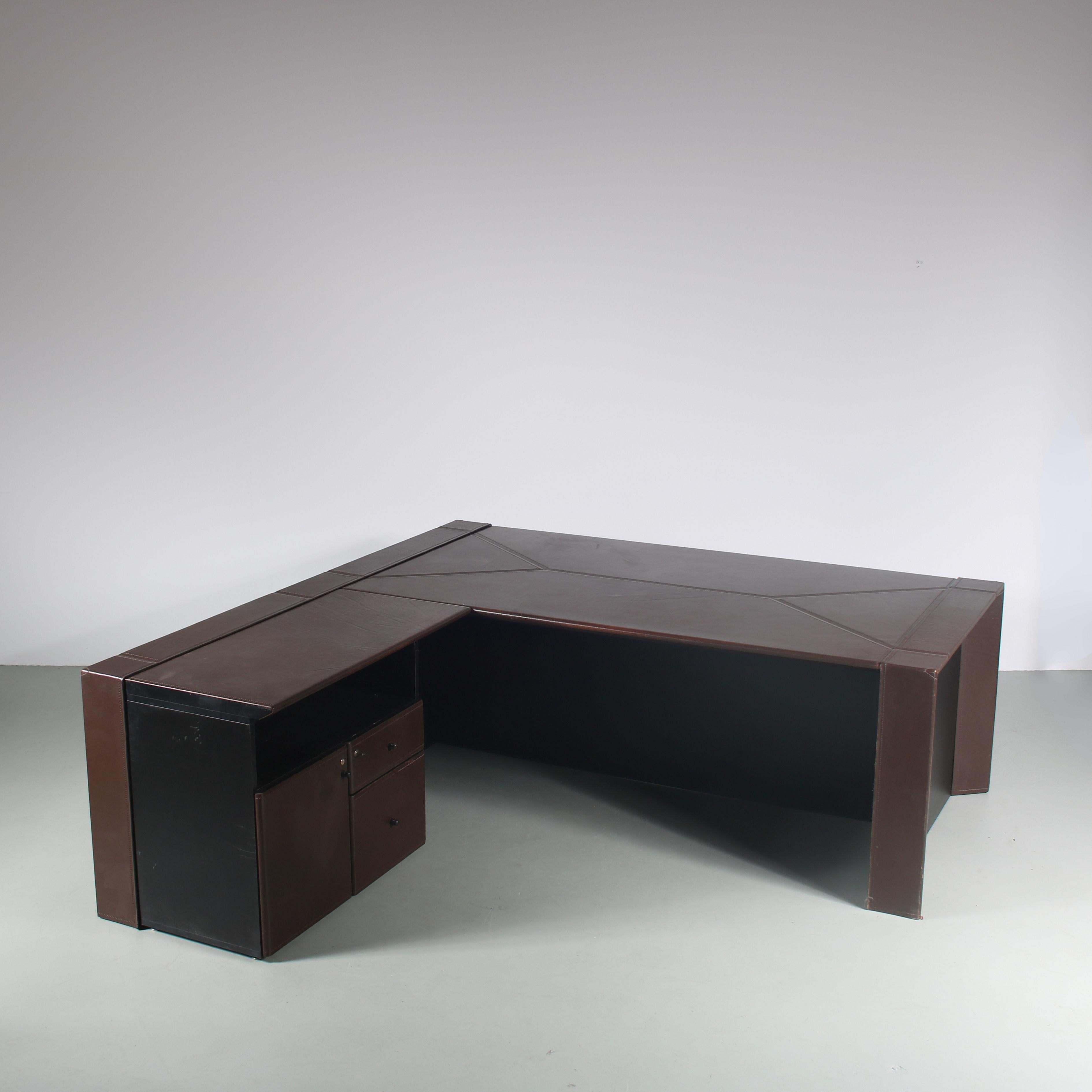 Italian L-Shaped Desk by Guido Faleschini for Mariani, 1970 For Sale