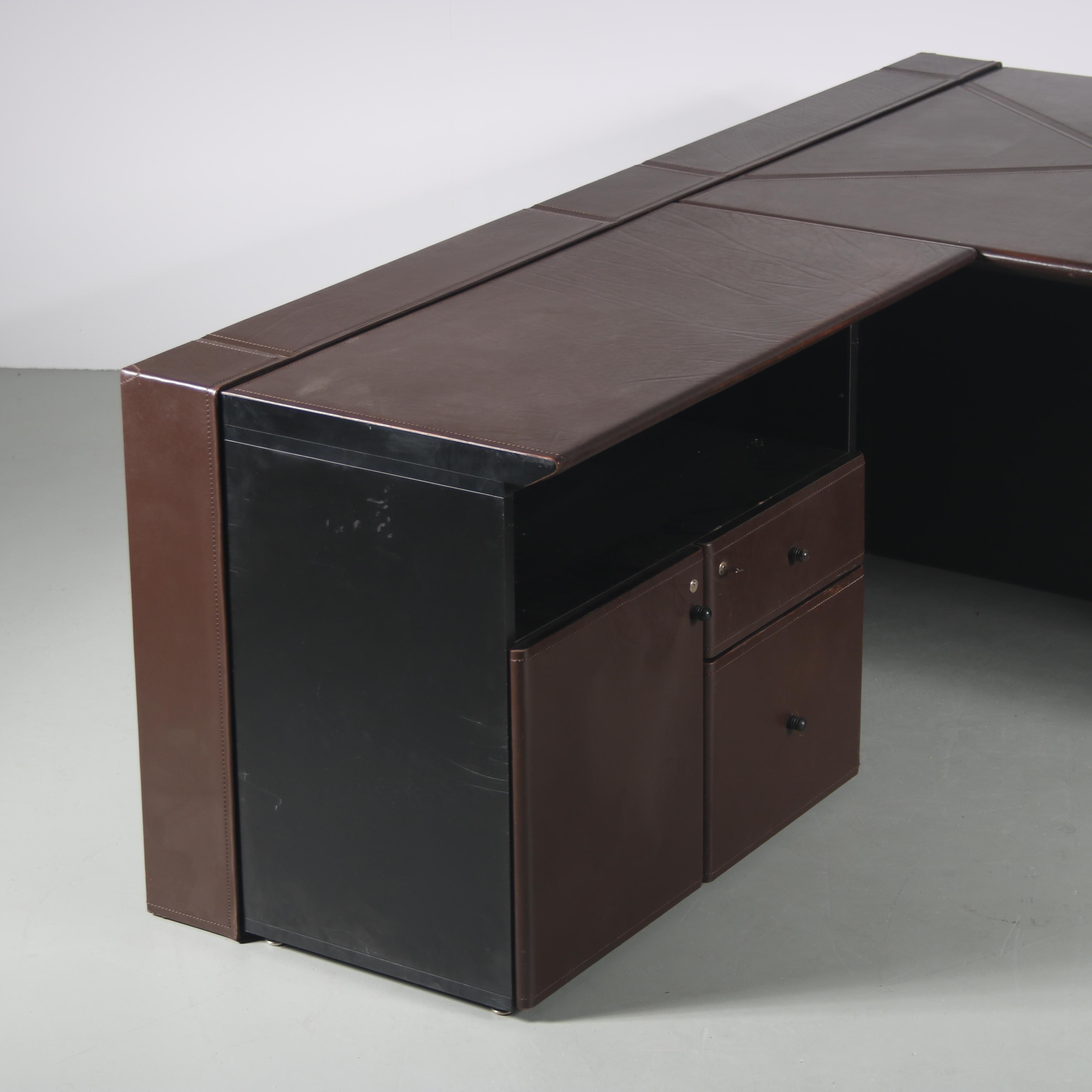 L-Shaped Desk by Guido Faleschini for Mariani, 1970 In Good Condition For Sale In Amsterdam, NL