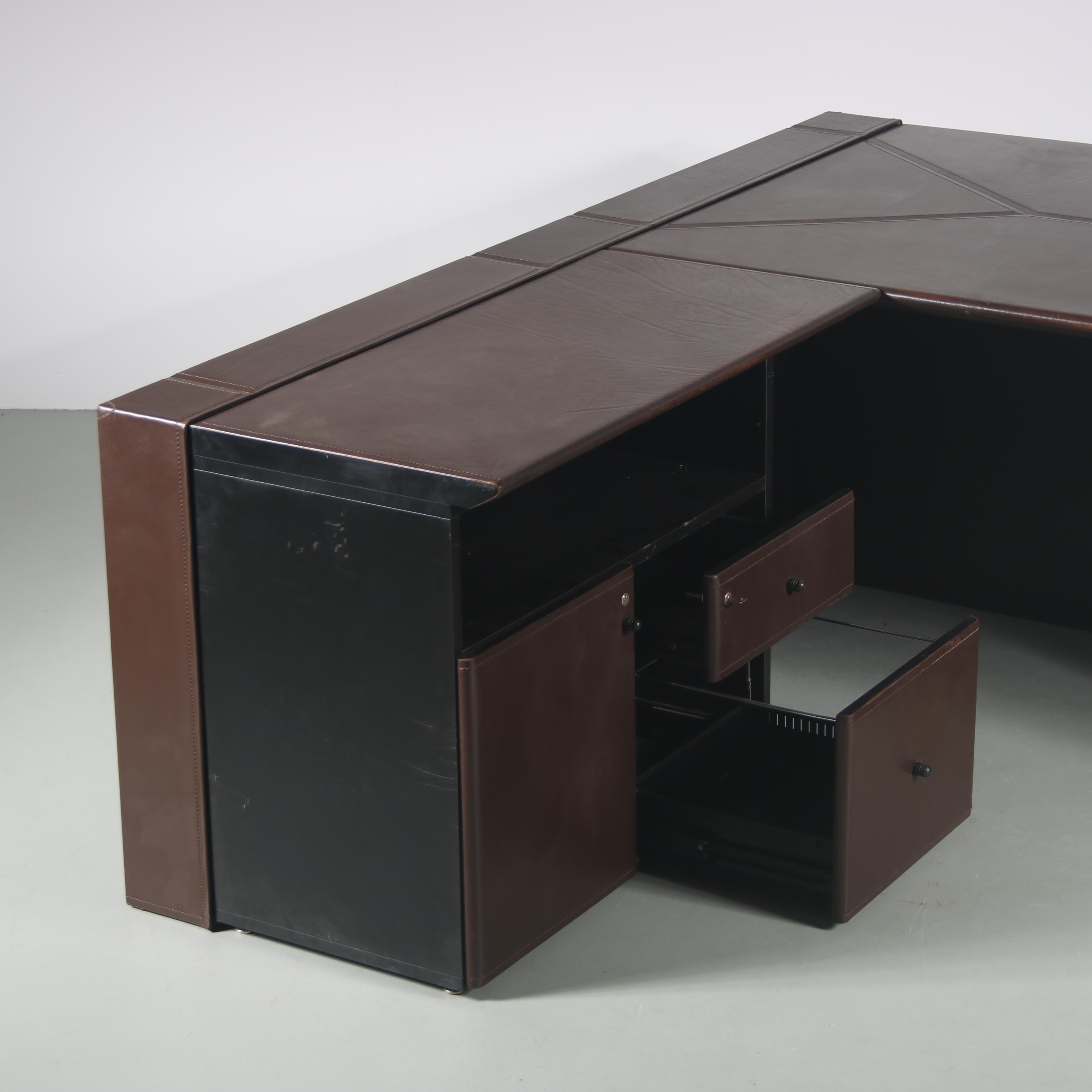 Métal Bureau en forme de L de Guido Faleschini pour Mariani, 1970 en vente