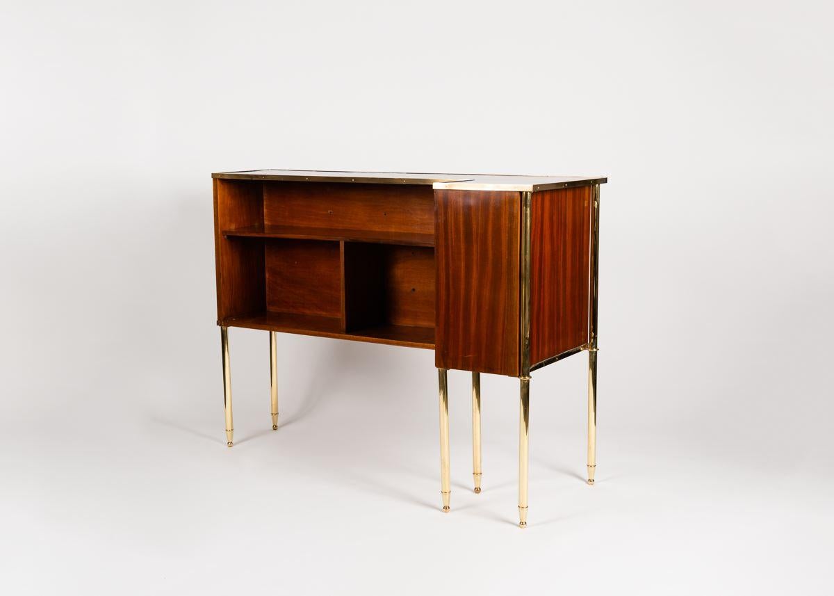 Mid-Century Modern L-Shaped Freestanding Bar, Brass and Formica Top, Italy, Mid-20th century For Sale