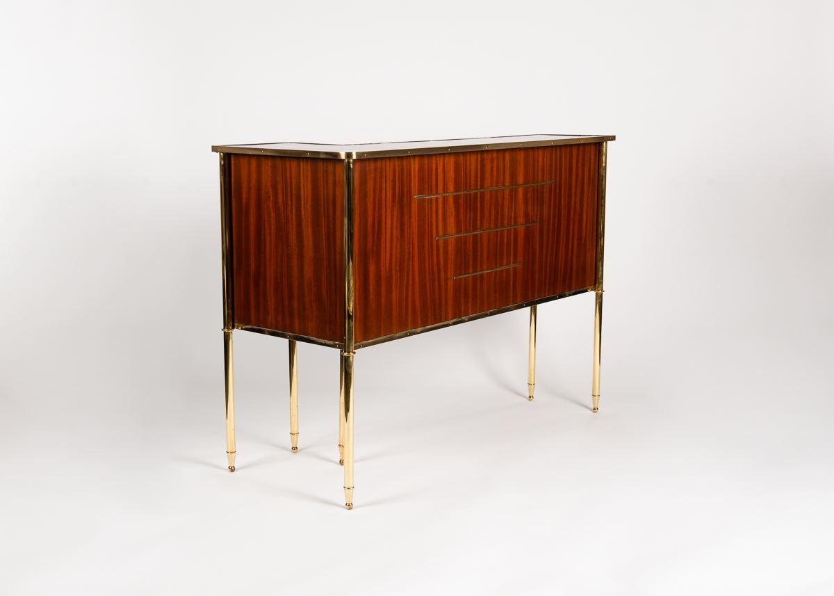 L-Shaped Freestanding Bar, Brass and Formica Top, Italy, Mid-20th century In Good Condition For Sale In New York, NY