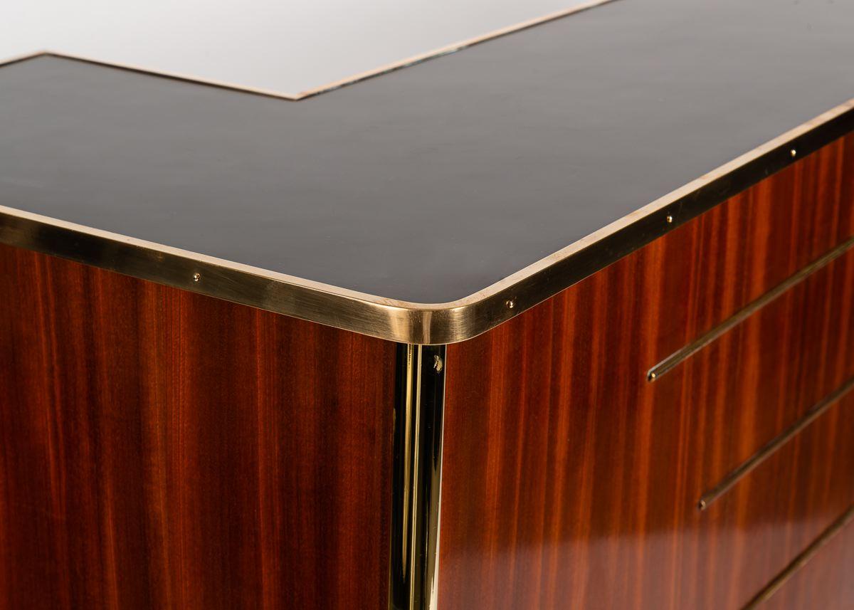 Mid-20th Century L-Shaped Freestanding Bar, Brass and Formica Top, Italy, Mid-20th century For Sale