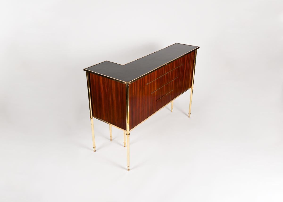L-Shaped Freestanding Bar, Brass and Formica Top, Italy, Mid-20th century For Sale 2