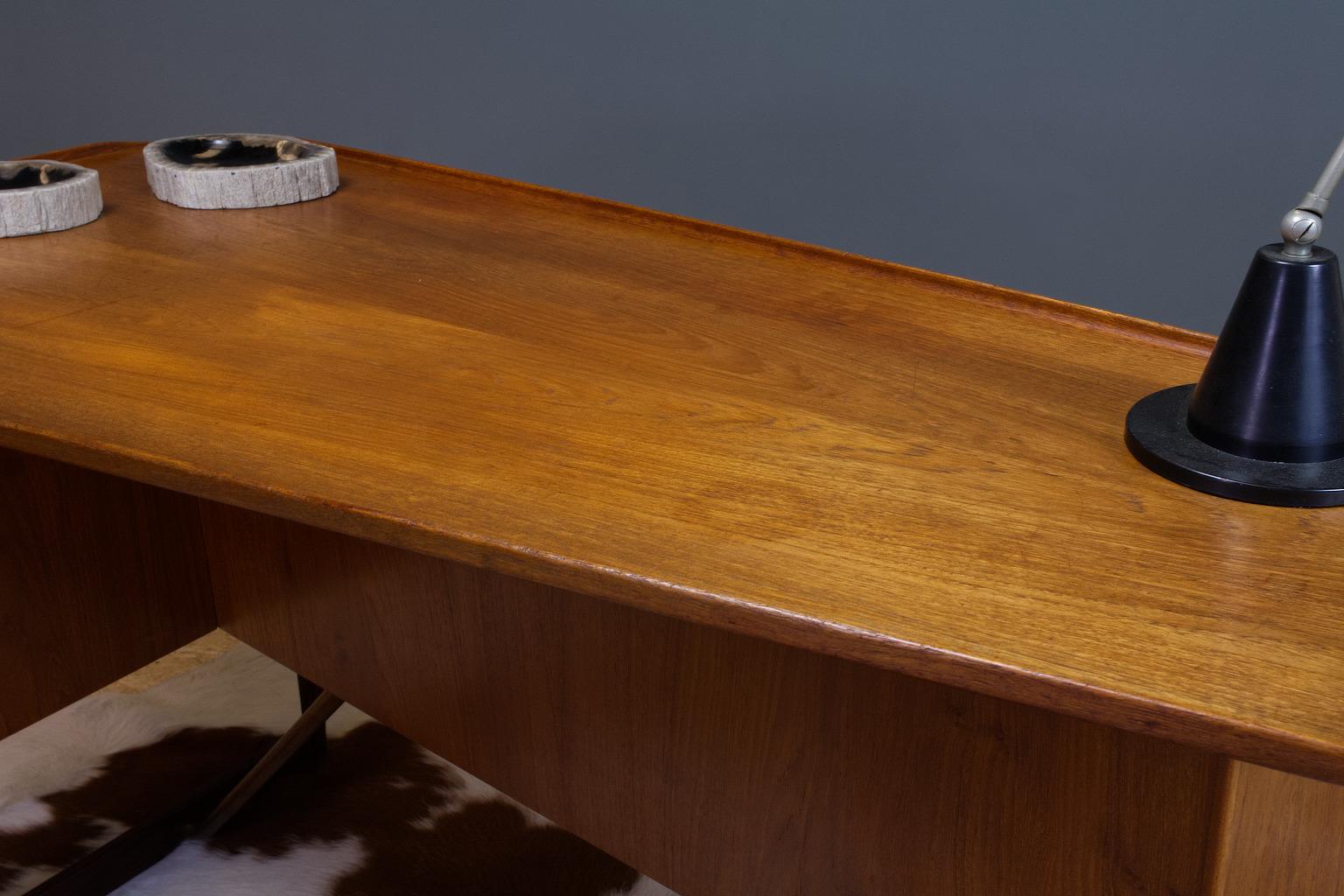 Mid-20th Century L shaped Teak Desk by Peter Løvig Nielsen Scandinavian Modern Design, 1960s