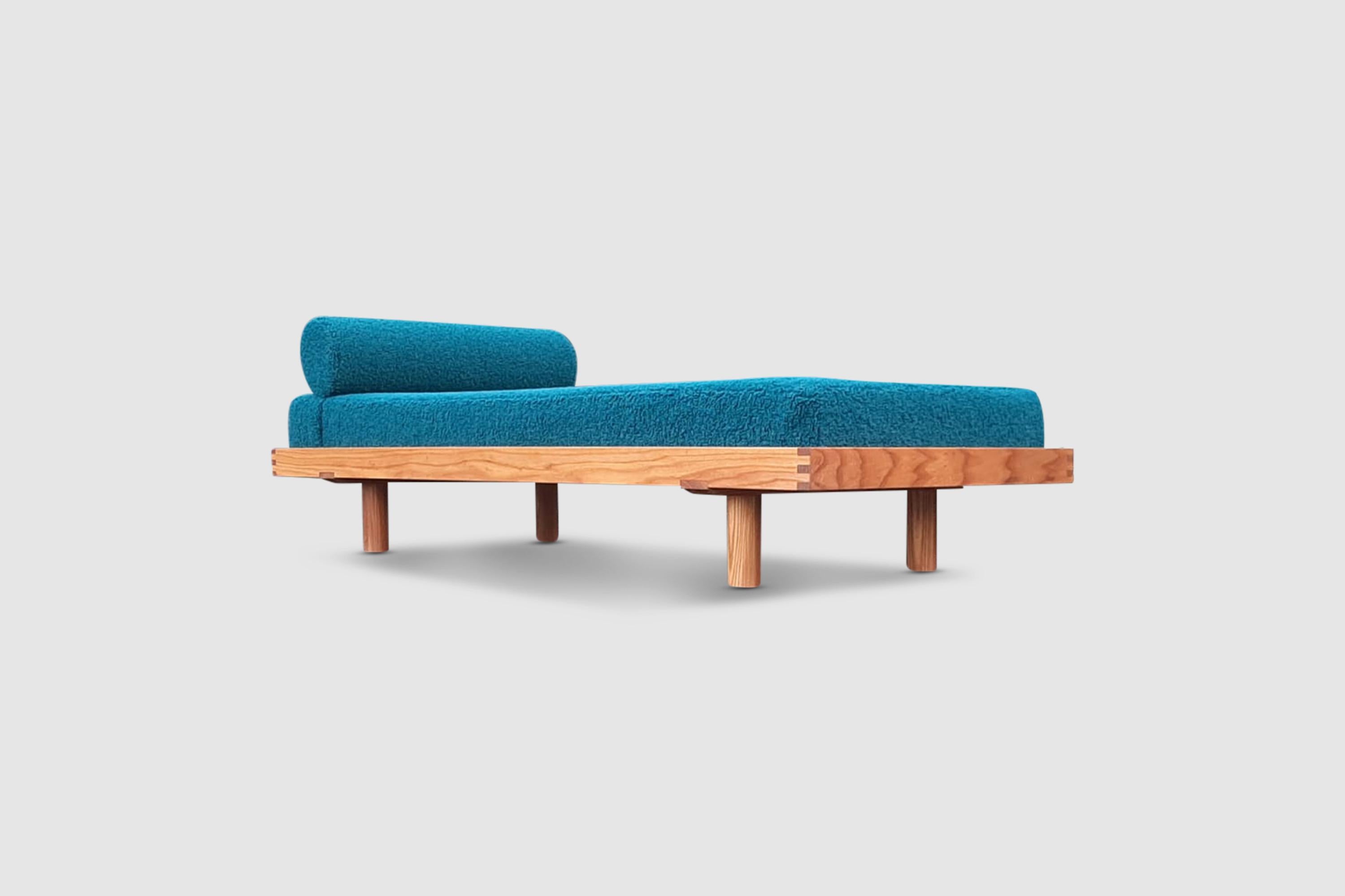 L01E Elm and Bouclé Daybed by Pierre Chapo for Chapo S.A In Excellent Condition In Stavenisse, NL