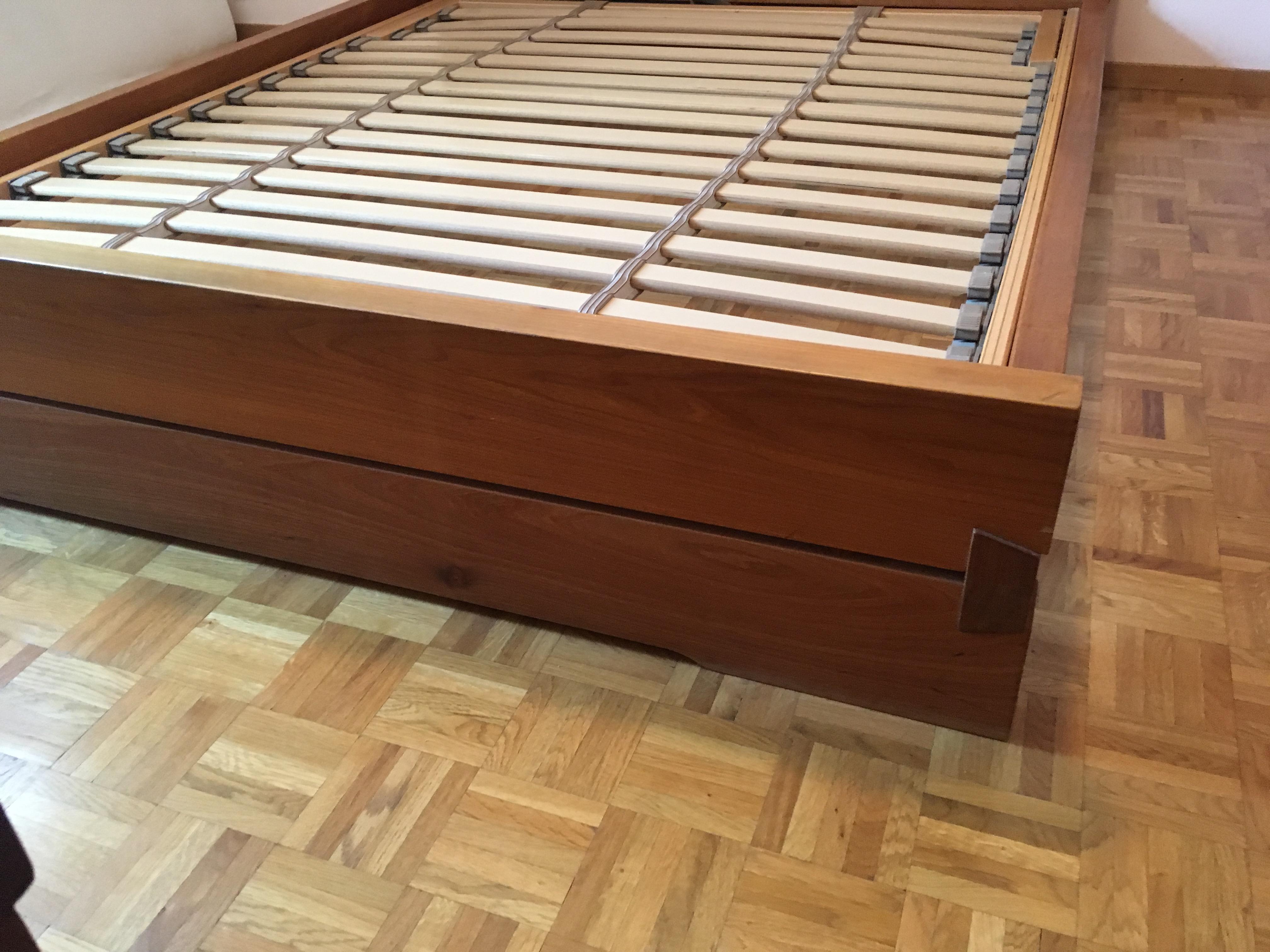 L02 Solid Elm Bed by Pierre Chapo In Good Condition In Geneva, CH