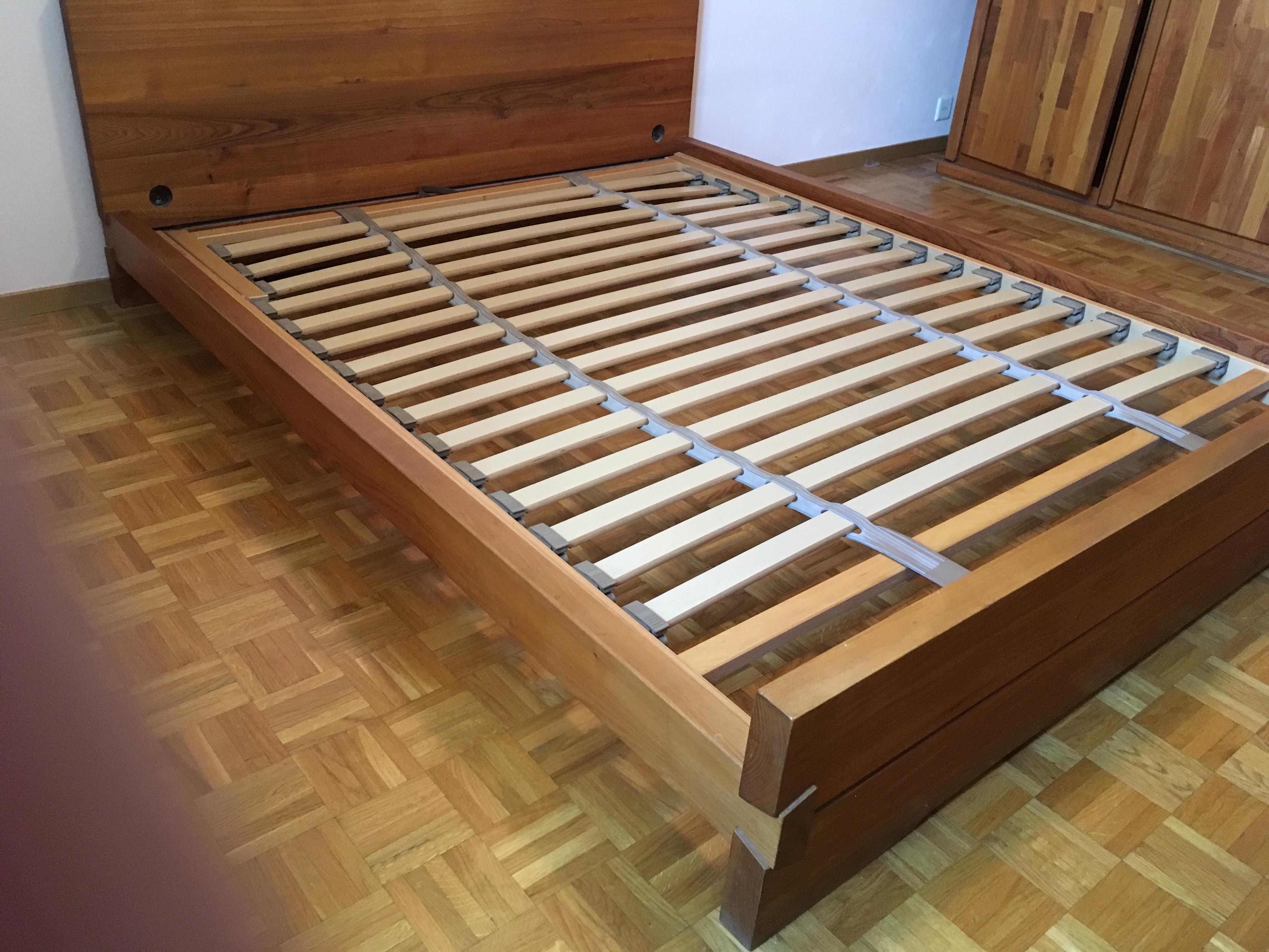 L02 Solid Elm Bed by Pierre Chapo 3
