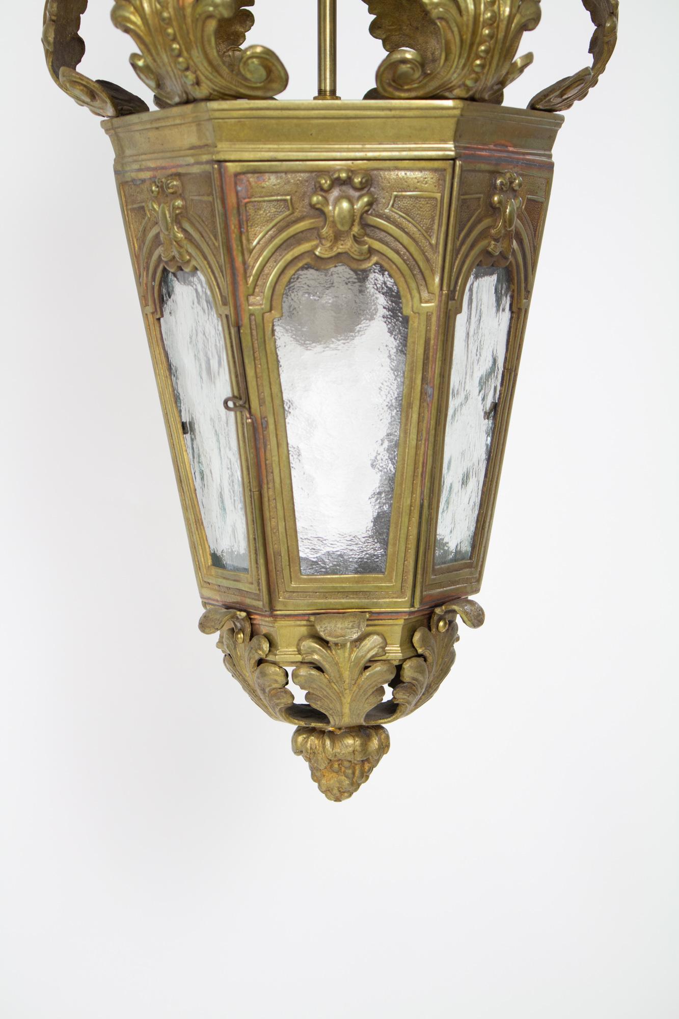 L107 Bronze and Glass Foliate Lantern In Excellent Condition For Sale In Canton, MA