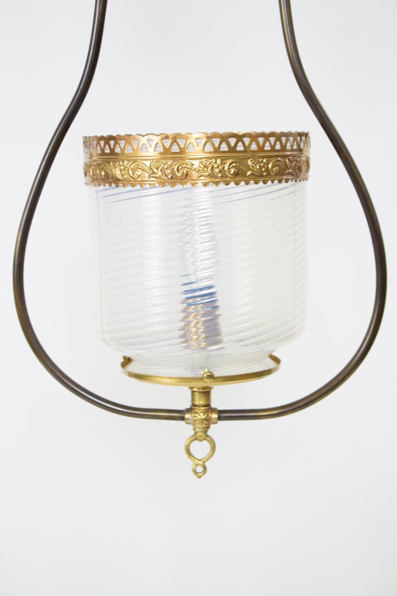 L109 Victorian Opaline Glass Gas Harp Lantern In Excellent Condition In Canton, MA