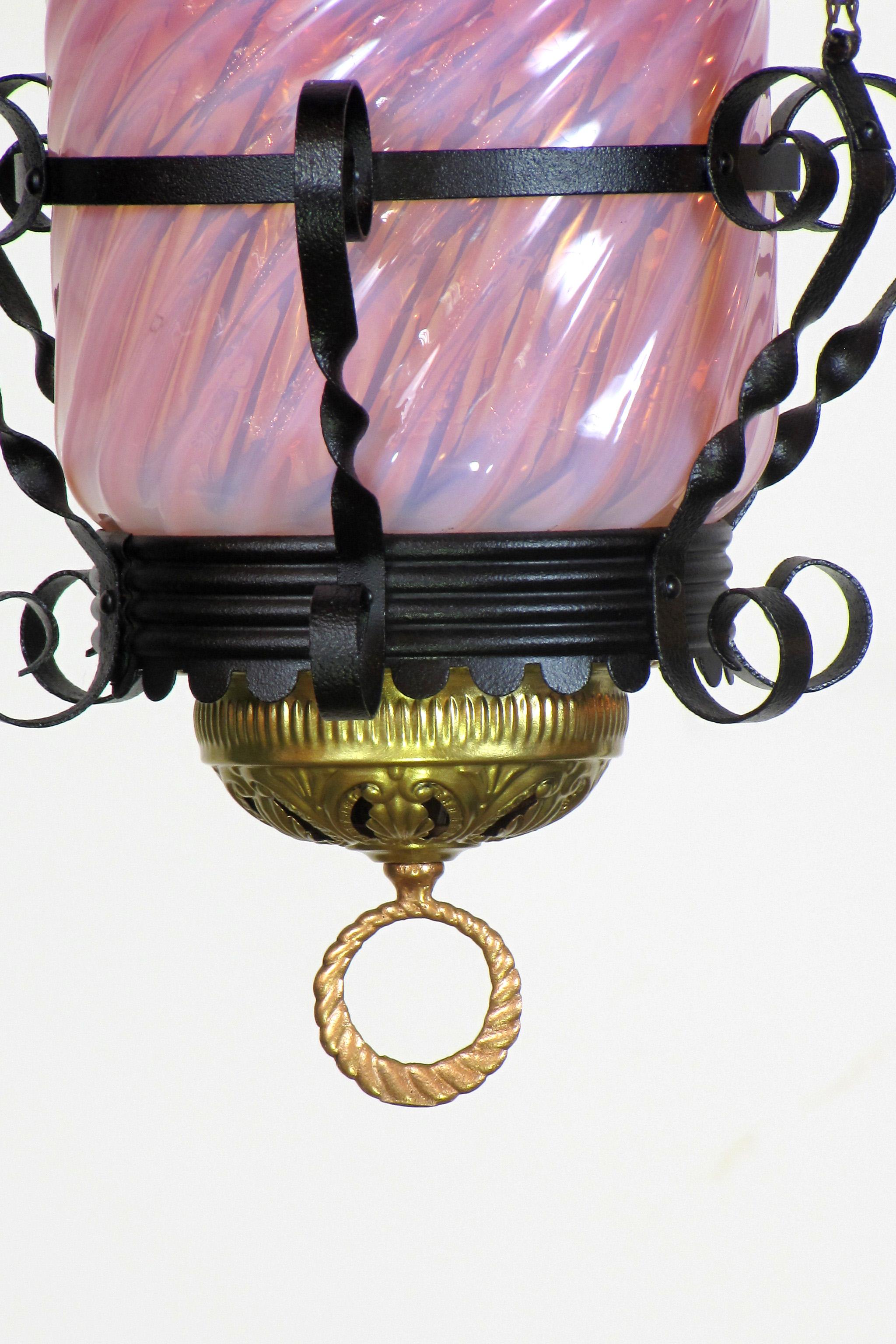 L122 Victorian Pink Swirled Glass Oil Lantern with Iron and Brass For Sale 3