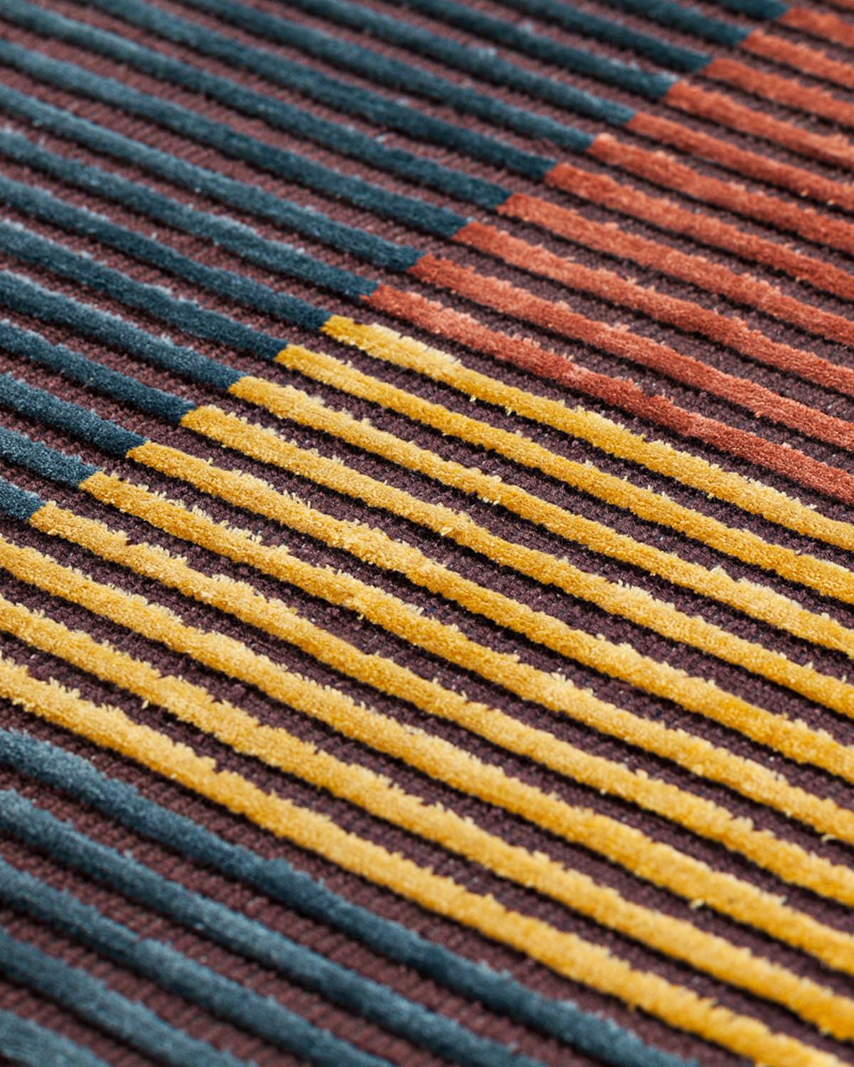 Dunkelgrauer rechteckiger Teppich L2 Lines 240 in handgewobener Viskose von Mohebban (Postmoderne) im Angebot