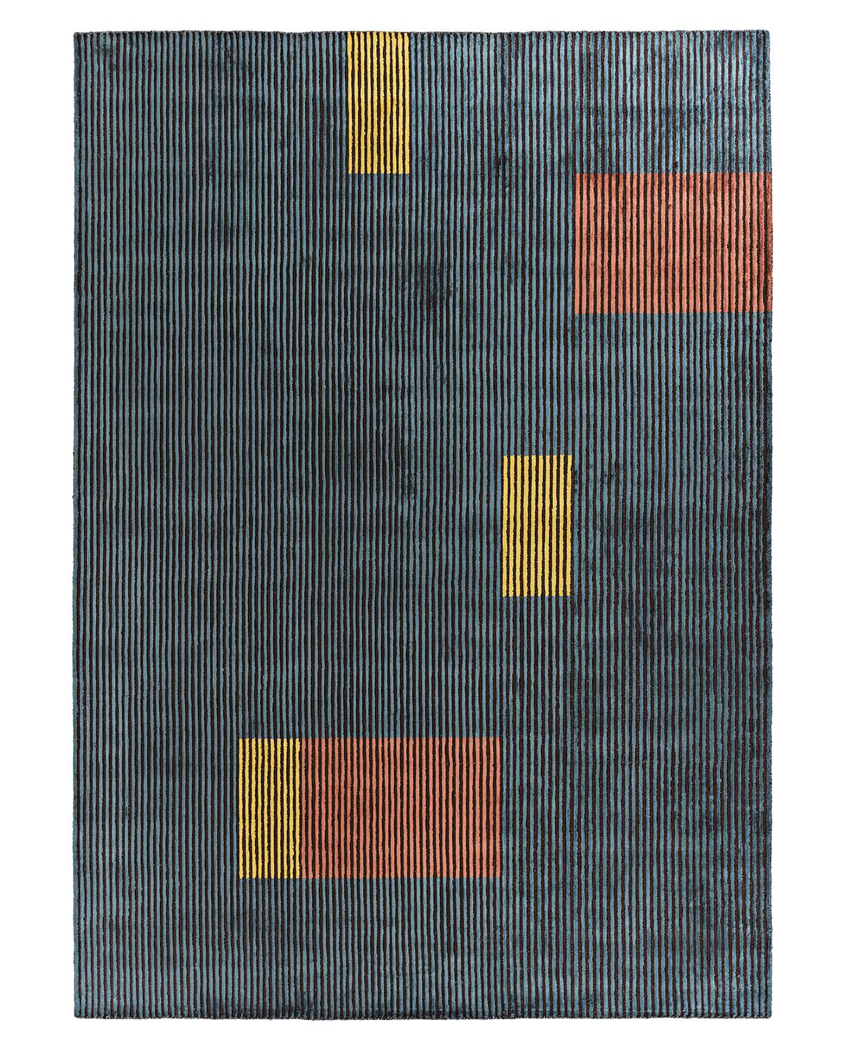 Dunkelgrauer, rechteckiger L2 Lines 300-Teppich in handgewobener Viskose von Mohebban
Abmessungen: B 300 x L 200 cm
MATERIALIEN: Viskose

Eine Abfolge von handgeschnitzten, vertikalen Linien in Relief wird durch verschiedenfarbige Rechtecke