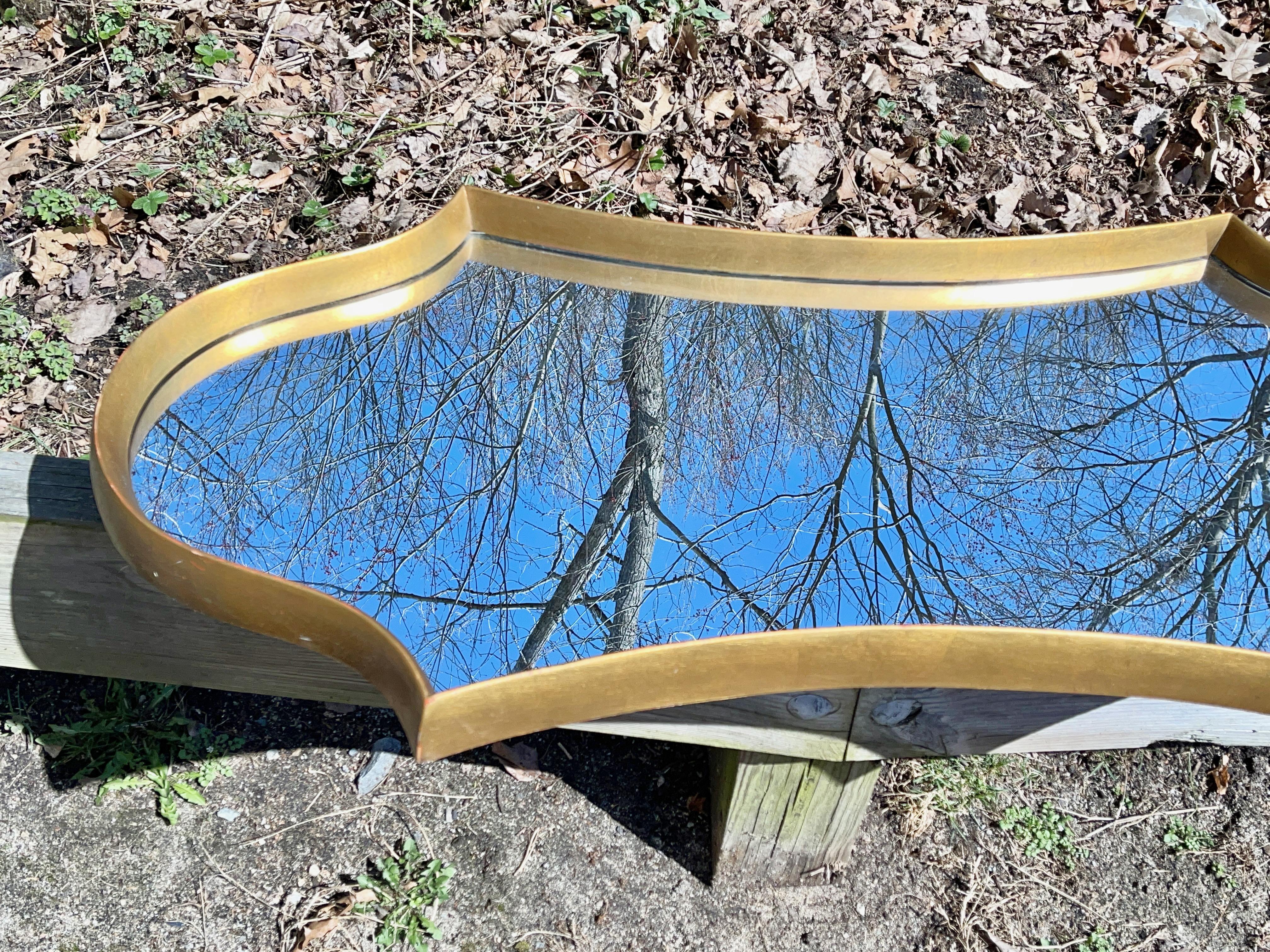 La Barge Cartouche-Form Gilt Framed Mirror In Good Condition For Sale In Hanover, MA