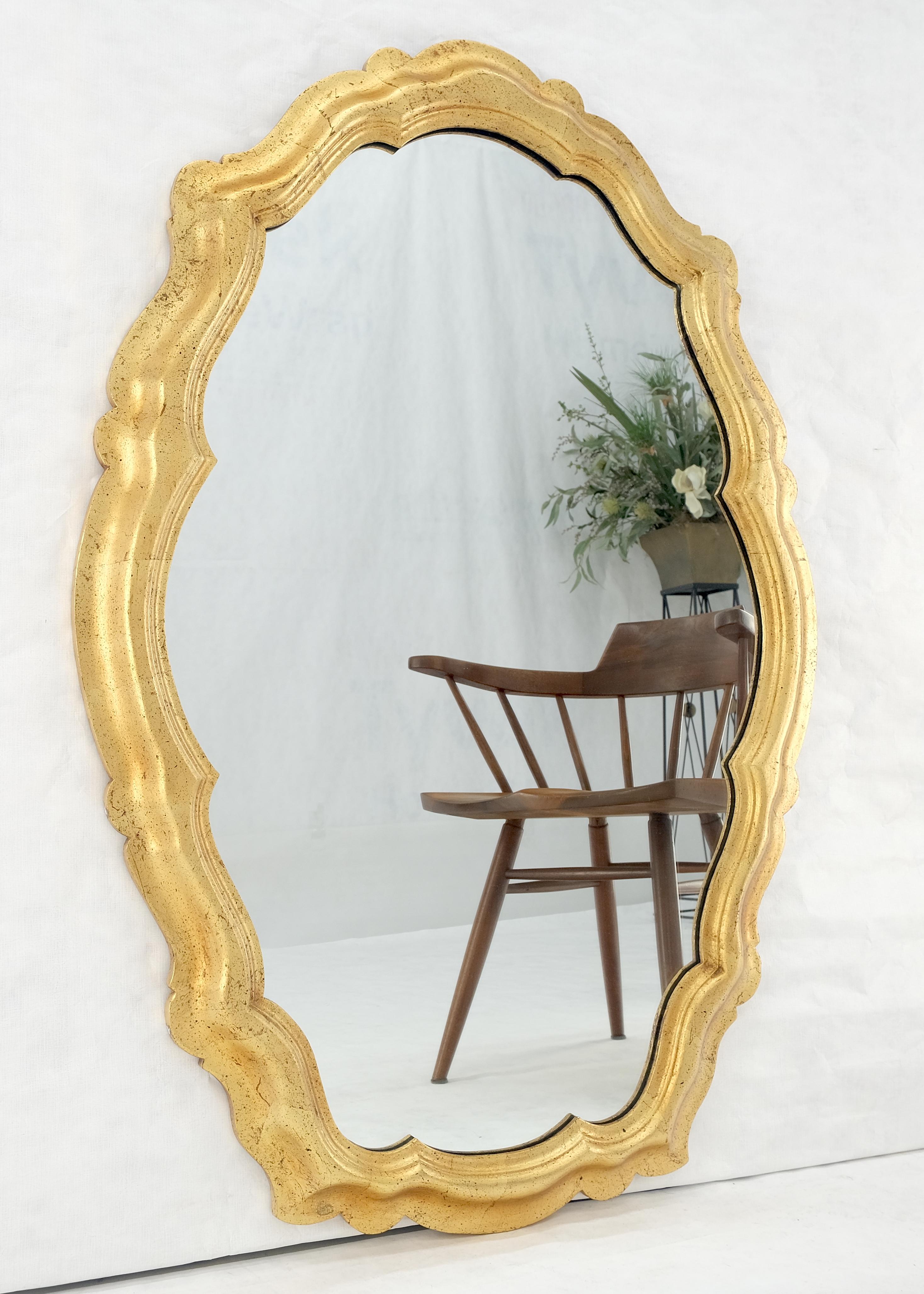 Miroir La Barge Grand miroir 33x48 en forme de bouclier feuille d'or doré MINT en vente