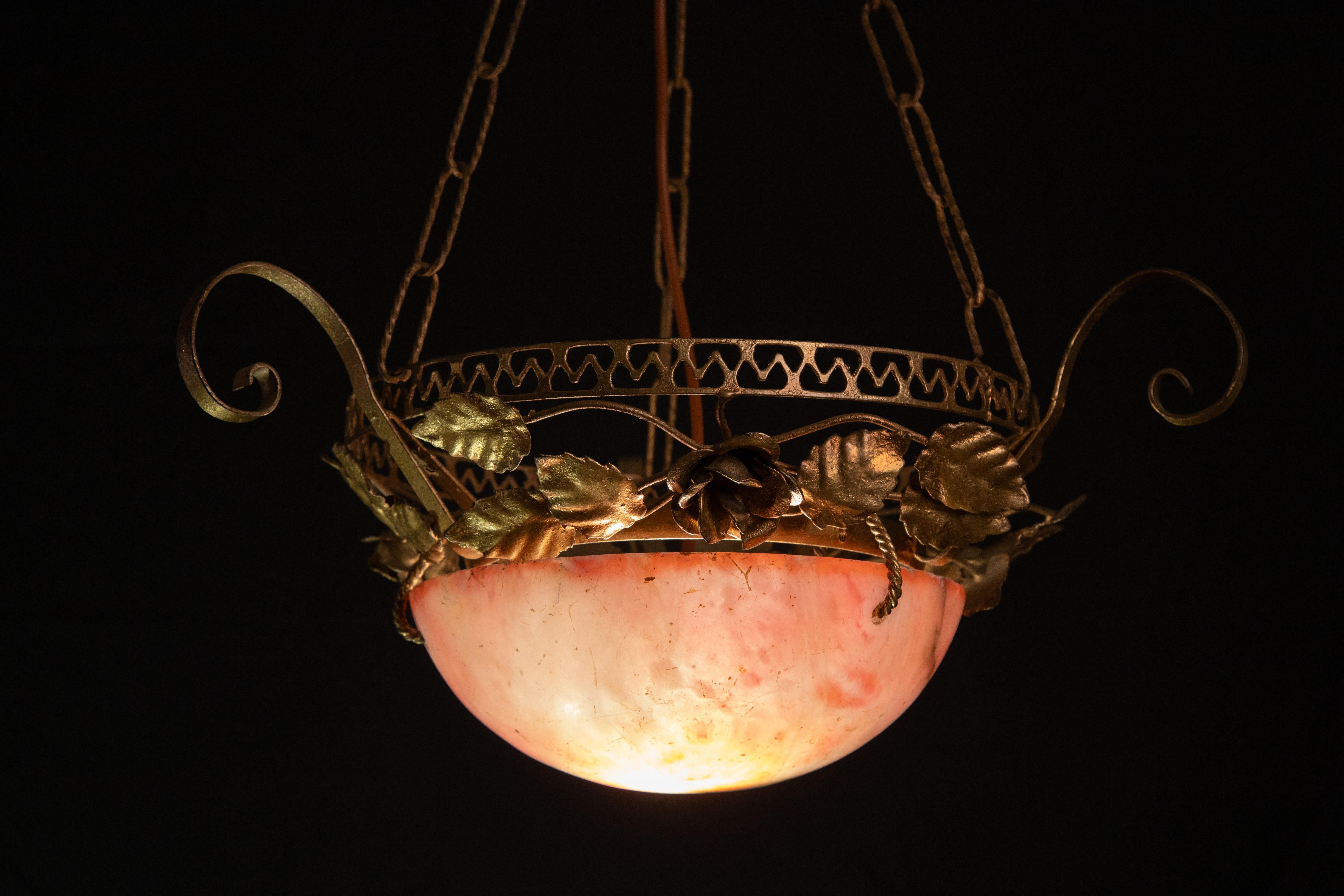 La Belle Èpoque, Vintage Red Alabaster Chandelier, 1910 For Sale 9