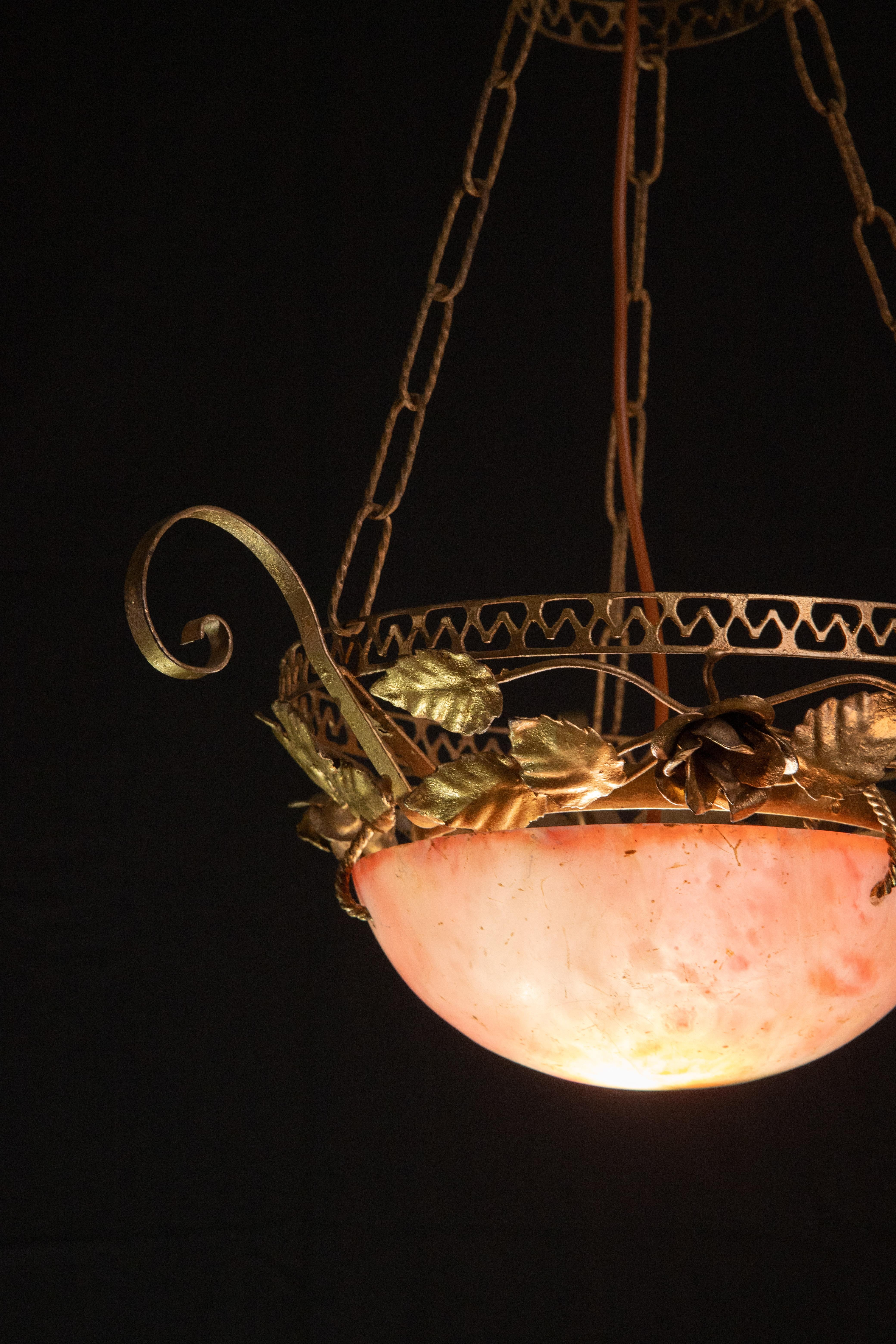 La Belle Èpoque, Vintage Red Alabaster Chandelier, 1910 In Good Condition For Sale In Roma, IT