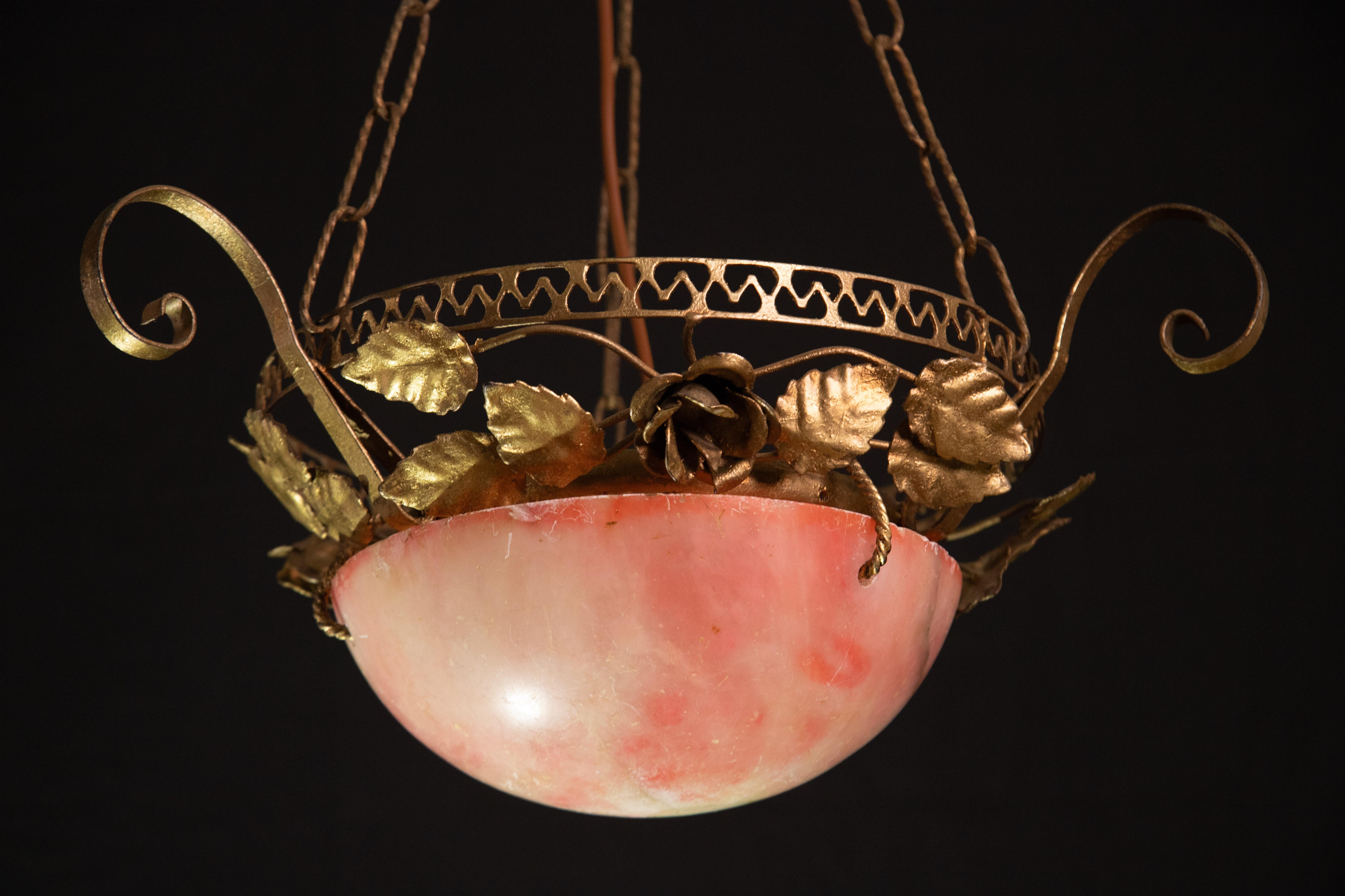 La Belle Èpoque, Vintage Red Alabaster Chandelier, 1910 For Sale 5