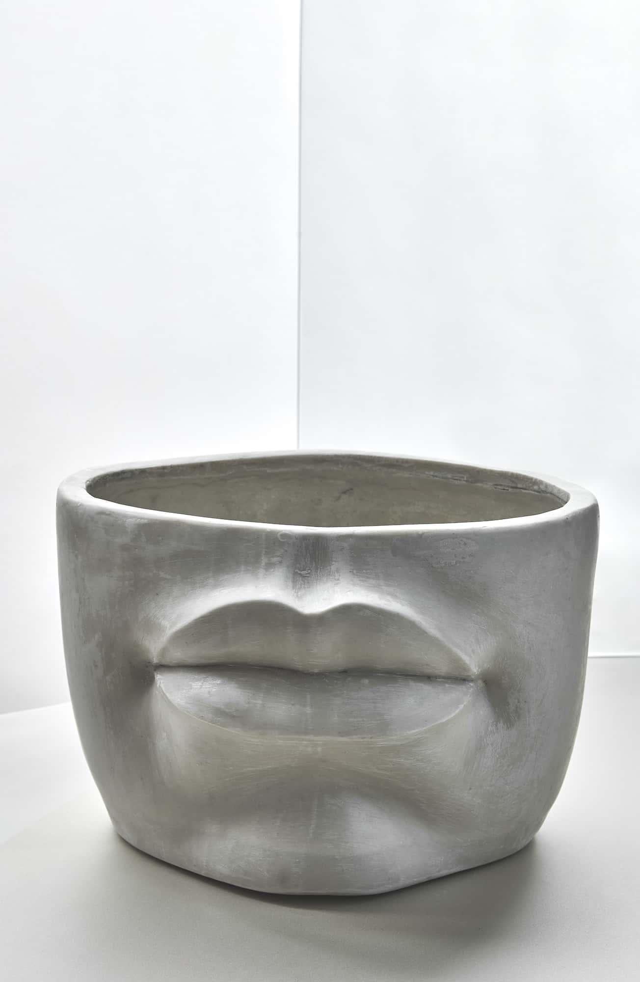 La Bocca bowl by Marcela Cure.
Dimensions: W 32 x D 22 x H 26 cm.
Materials: resin and stone composite.

Our La Bocca bowl is inspired by the fascinating and provocative figure of human lips.
This collection is inspired by the seducing form of