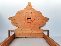 Lit "La Bocca Della Verita" avec tables de nuit assorties de Mario Ceroli, Poltrona