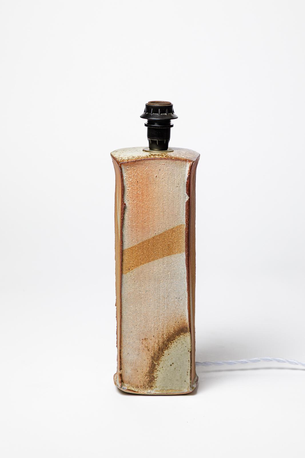 Poterie La Borne - signée

Lampe de table en céramique grésée design du 20e siècle

Couleurs de feu en céramique brune et blanche

Condition originale parfaite.

Le système électrique est en bon état.

Signé à la base

Réalisé vers 1970

Hauteur en
