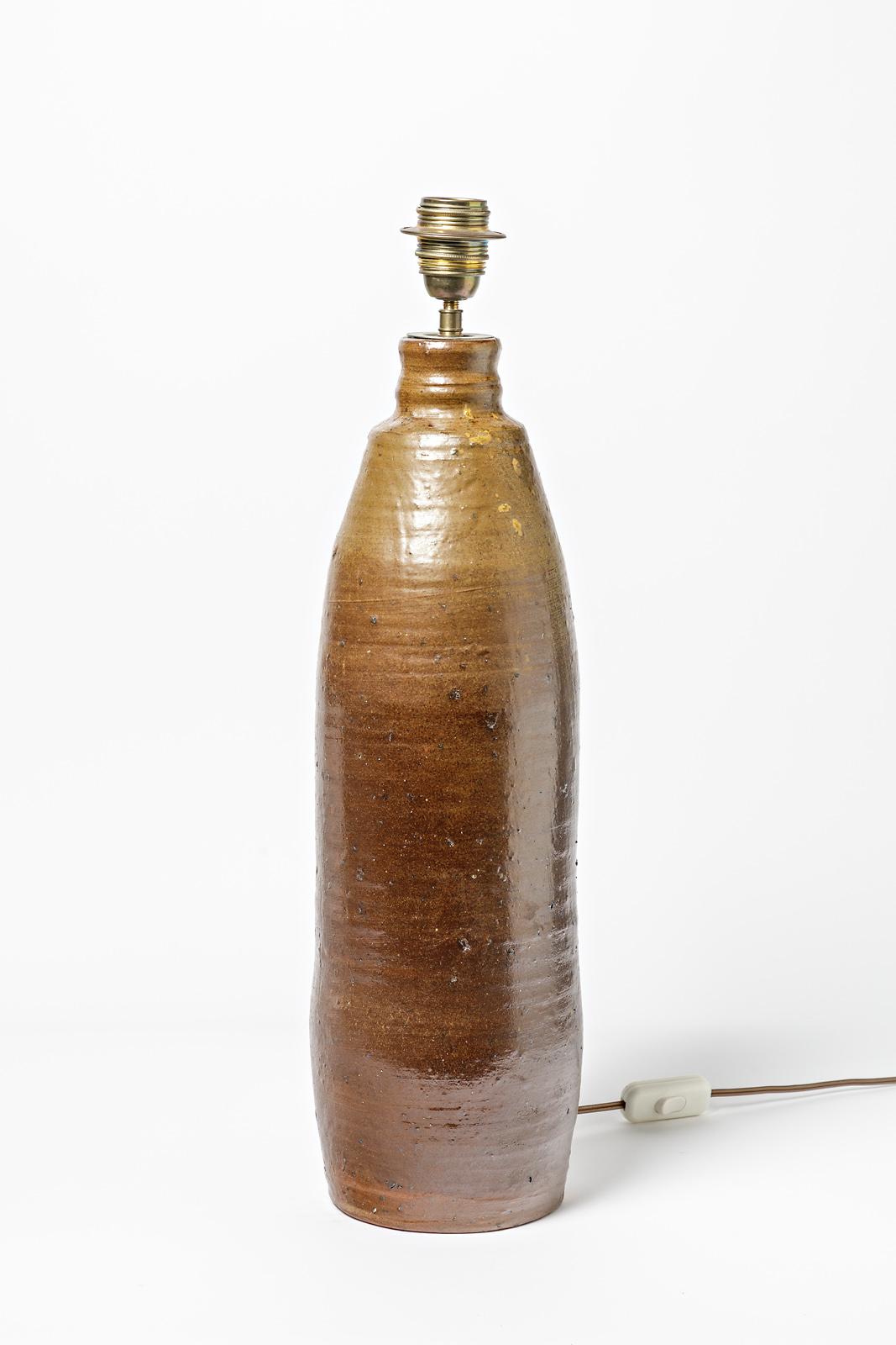 Grande lampe de bureau française en céramique marron en grès, fabriquée à la main, datant du milieu du siècle dernier Excellent état - En vente à Neuilly-en- sancerre, FR