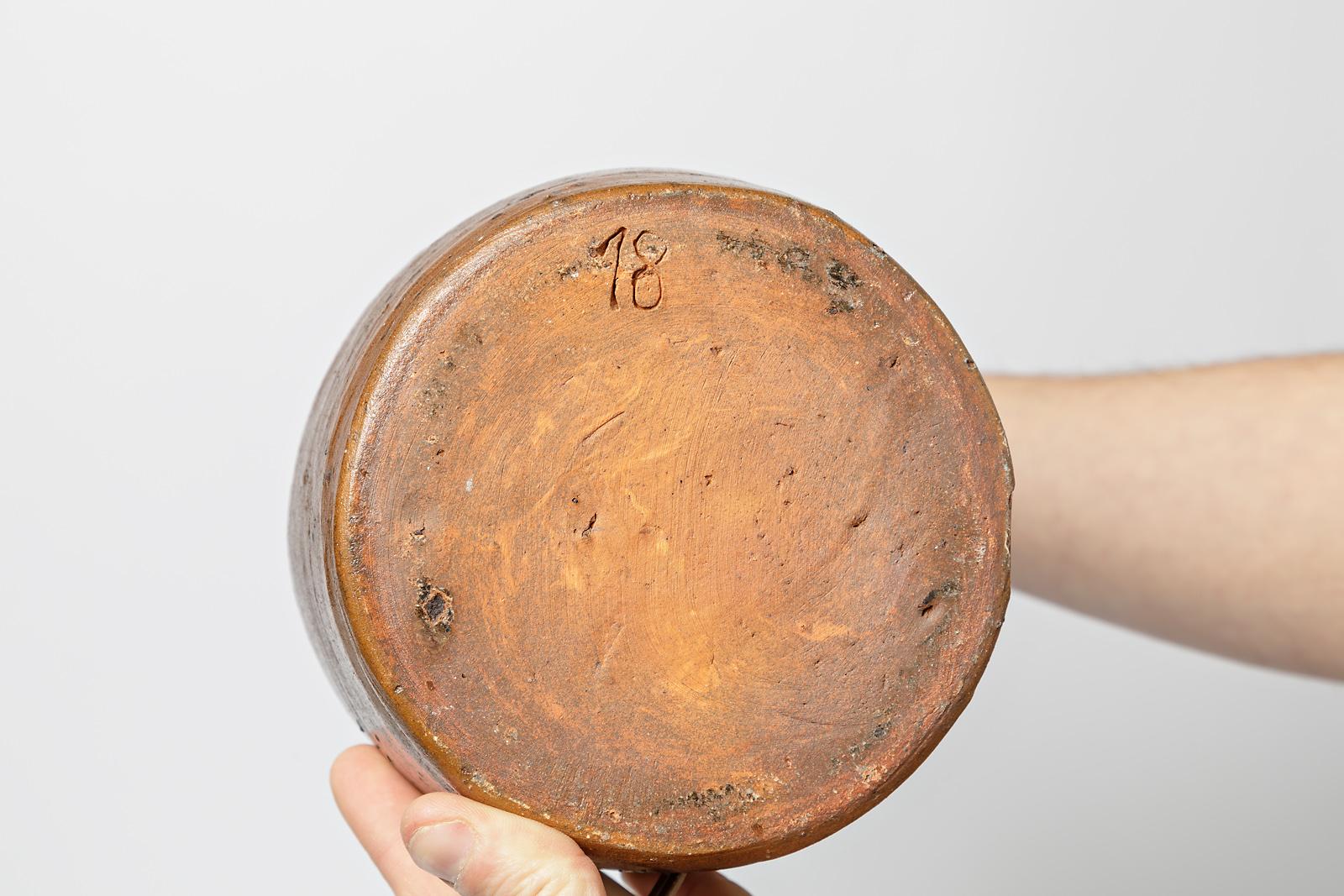 20ième siècle Grande lampe de bureau française en céramique marron en grès, fabriquée à la main, datant du milieu du siècle dernier en vente