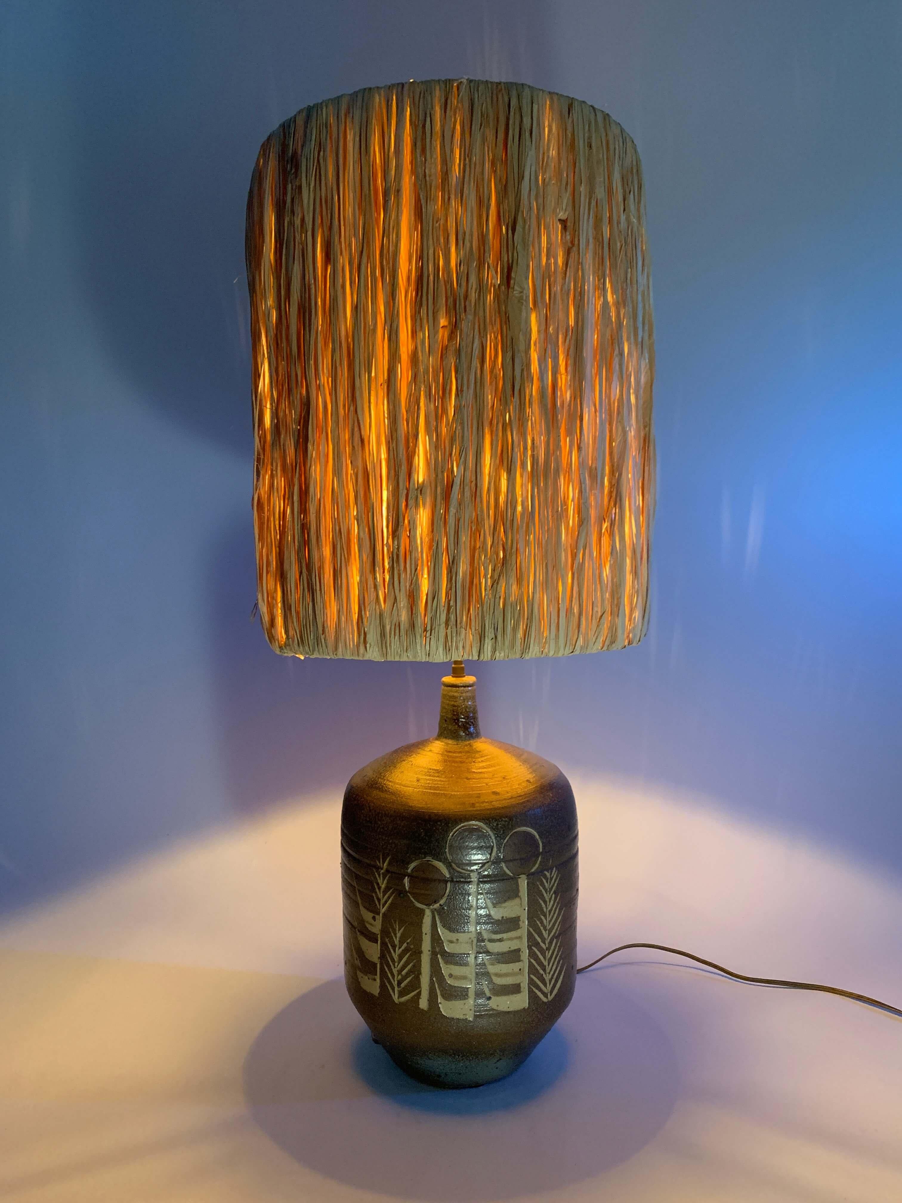 Pierre Digan (1941-2016), artist from La Borne in France, was renowned for his sandstone creations.
Rare large table lamp in pyrite sandstone, 
Unique piece 
 Dimensions excluding socket and lampshade : H 38 cm x D 23 cm. 