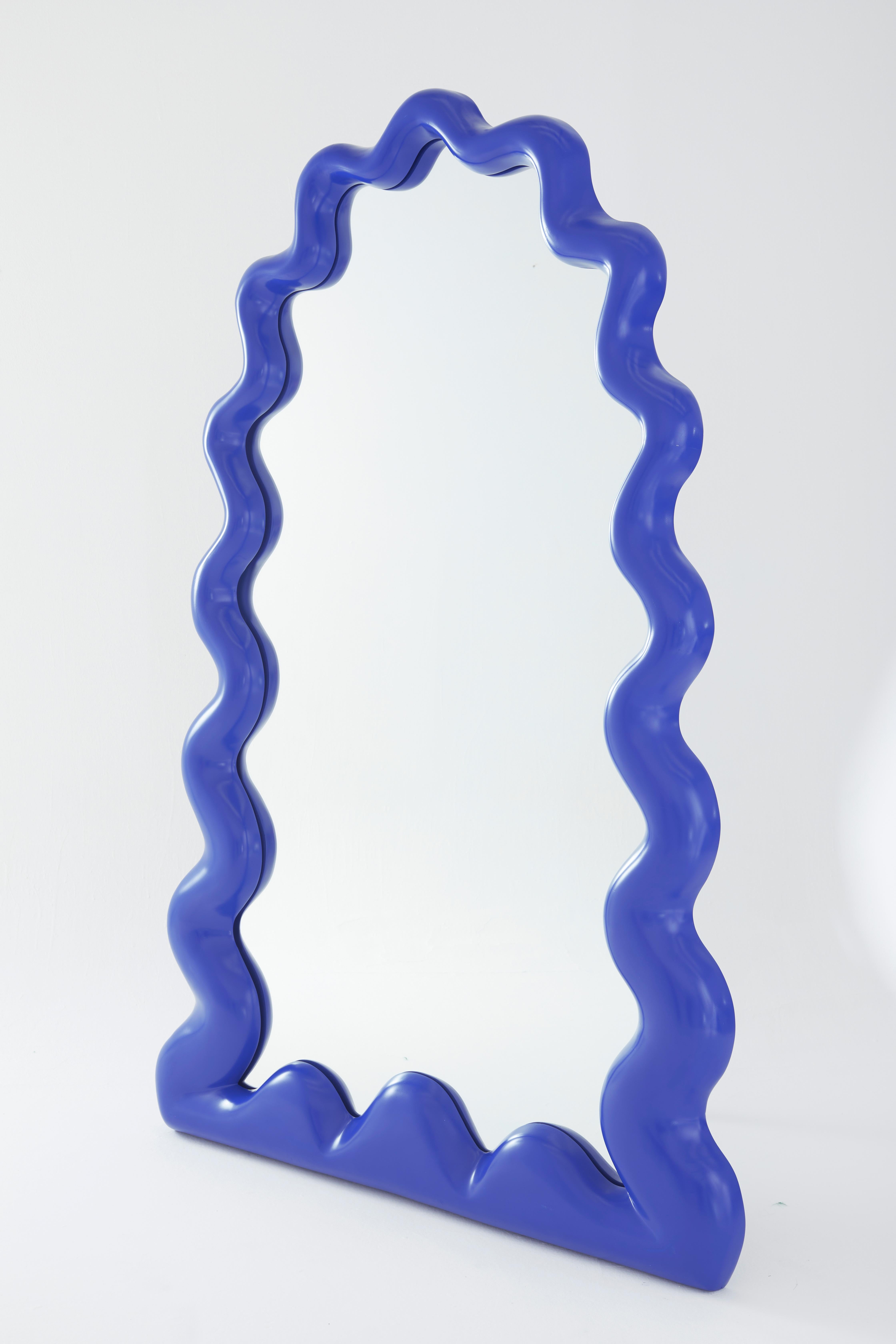 La Celebración Natural Floor Mirror in Colored Fiberglass by Joyful Objects Yes !
Dimensions : D 10 x L 140 x H 210 cm.
MATERIAL : Miroir et fibre de verre.

Disponible en différentes couleurs de cadre. Les prix peuvent varier. Veuillez nous