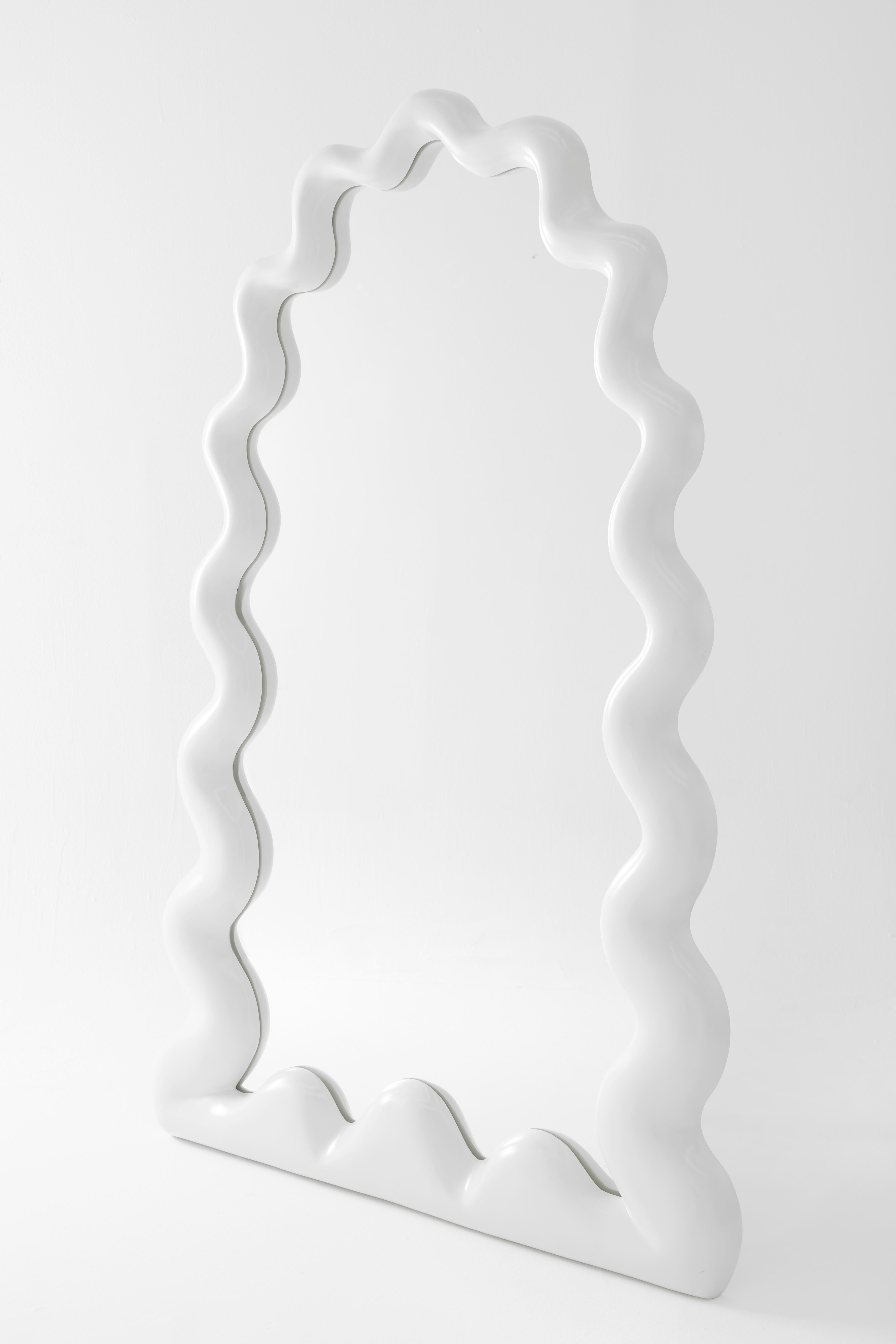 Postmoderne La Celebración Natural Floor Mirror in Colored Fiberglass by Joyful Objects Yes ! en vente