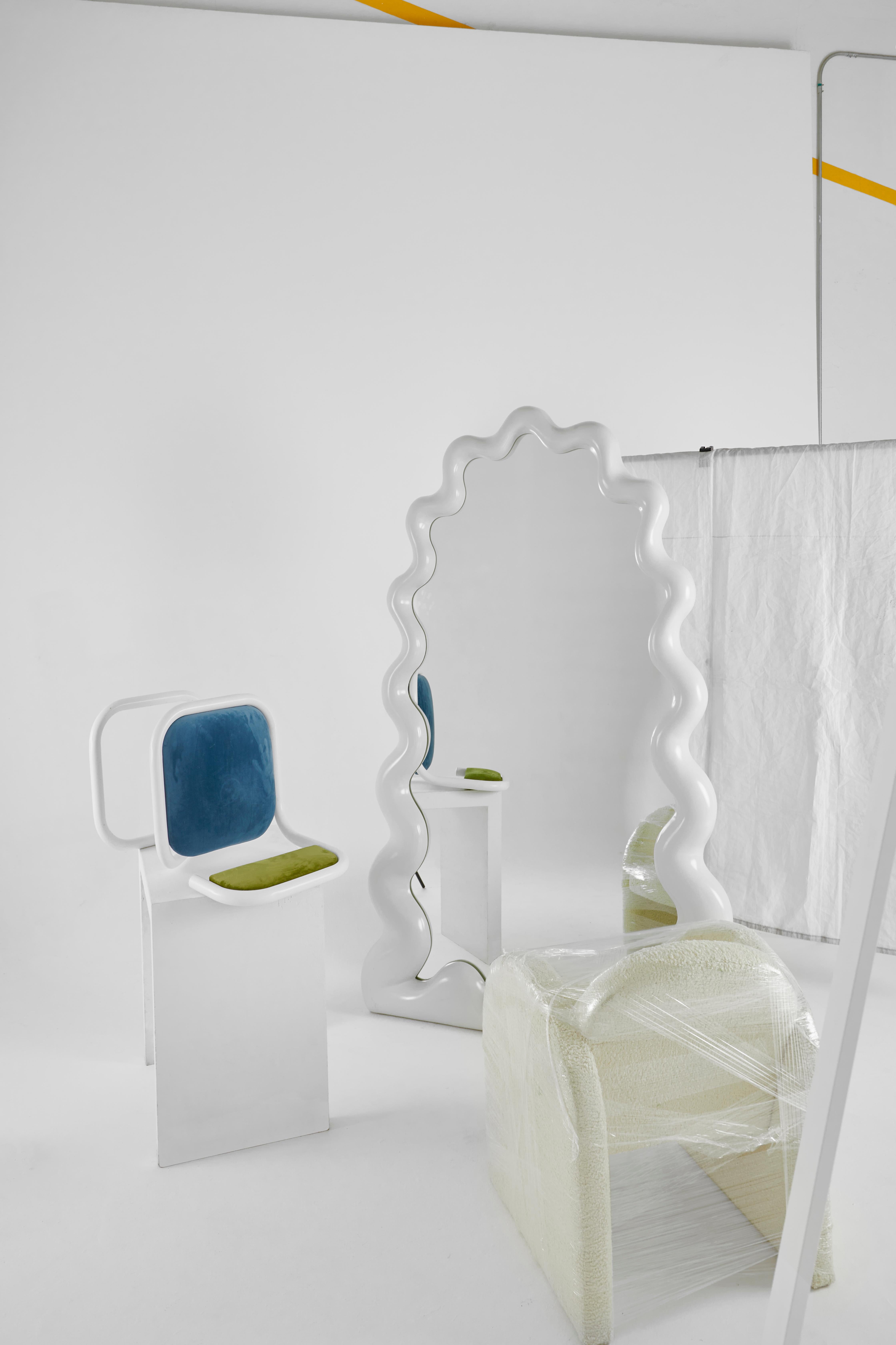 La Celebración Natural Floor Mirror in Colored Fiberglass by Joyful Objects Yes ! Neuf - En vente à Geneve, CH