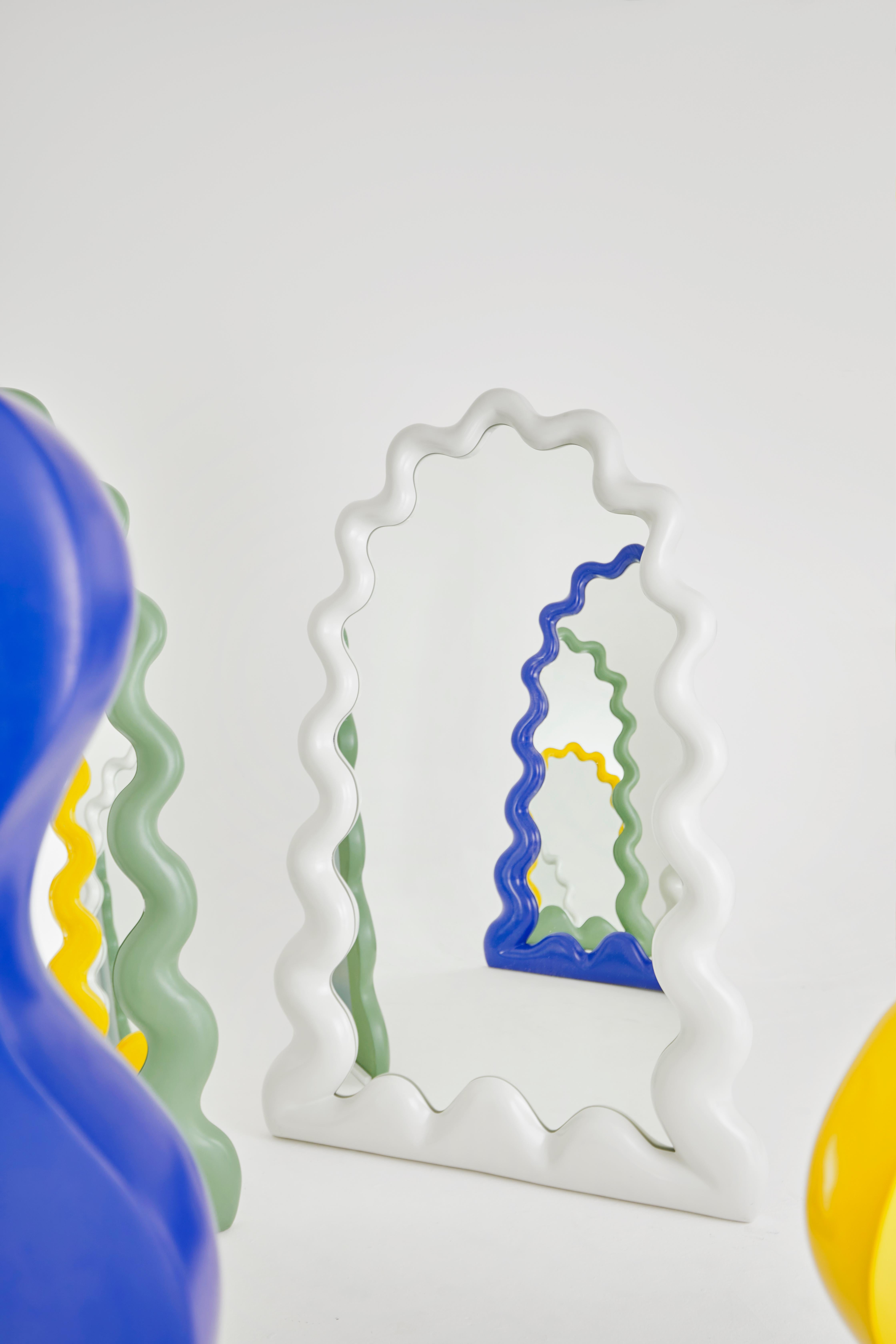 XXIe siècle et contemporain La Celebración Natural Floor Mirror in Colored Fiberglass by Joyful Objects Yes ! en vente