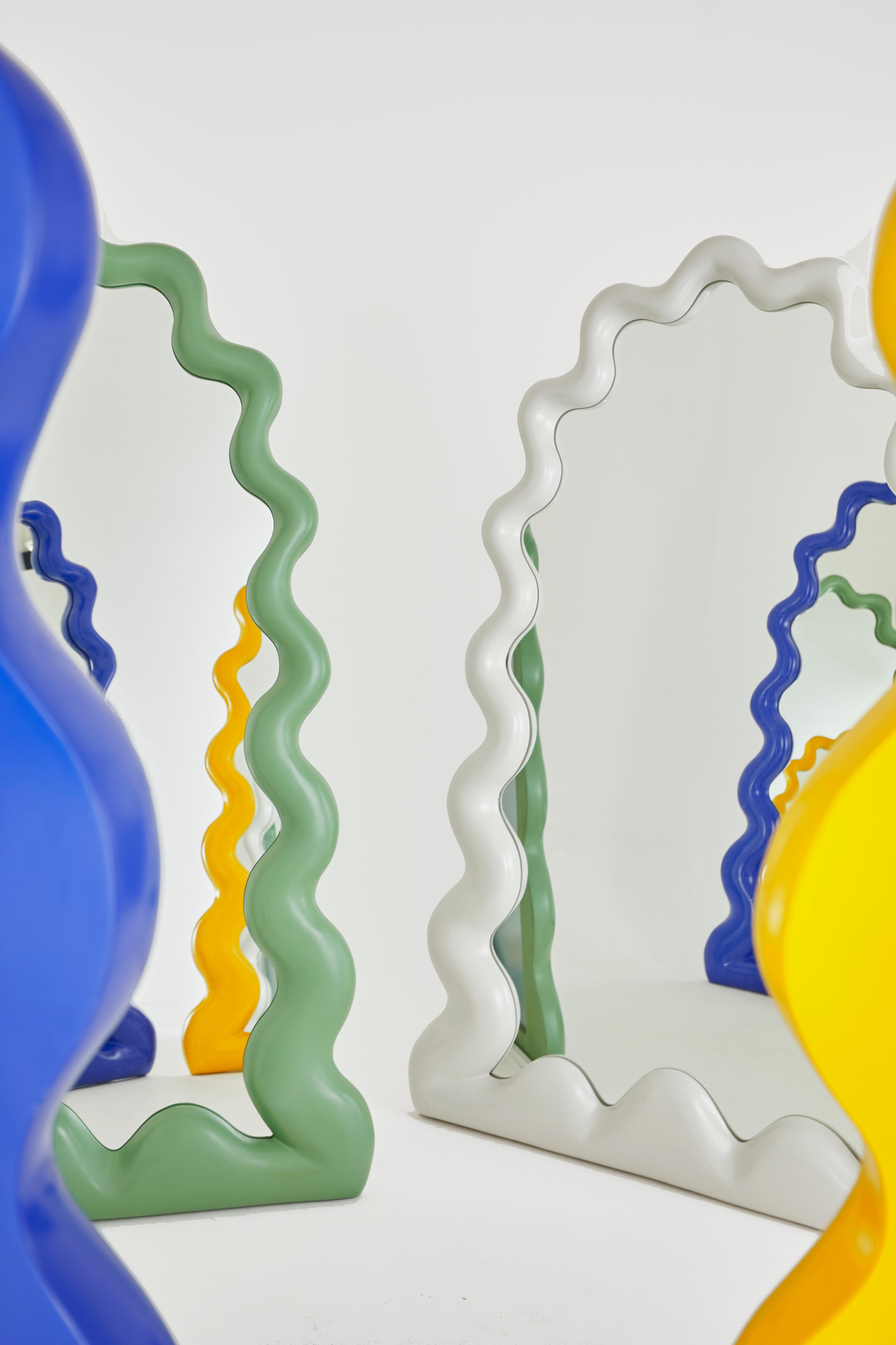 Miroir La Celebración Natural Floor Mirror in Colored Fiberglass by Joyful Objects Yes ! en vente
