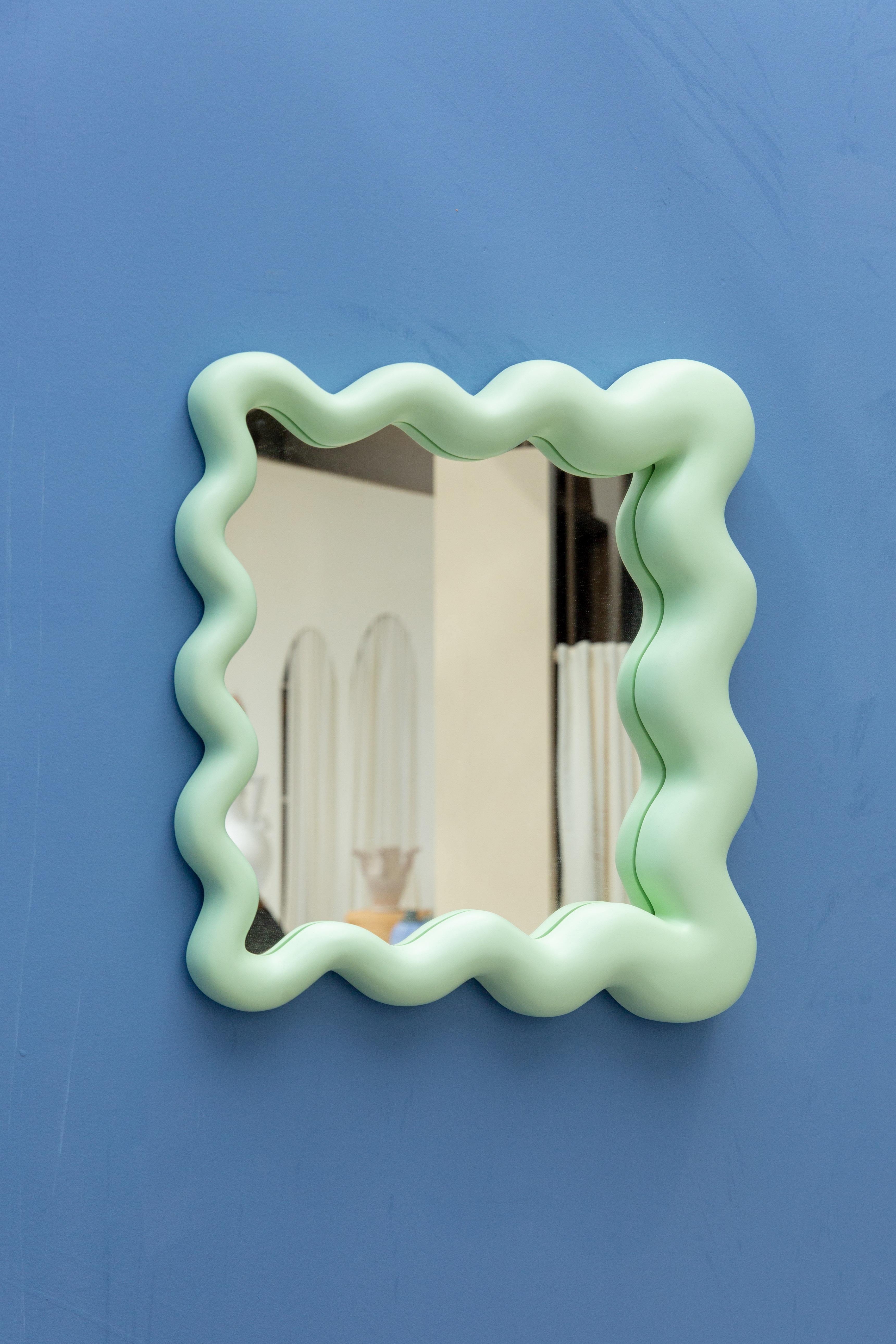 La Celebración Petit miroir coloré en fibre de verre par Joyful Objects Yes !
Dimensions : D 6 x L 65 x H 60 cm.
MATERIAL : Miroir et fibre de verre.

Disponible en différentes couleurs de cadre. Veuillez nous contacter.

Joyful Objects, Yes ! est