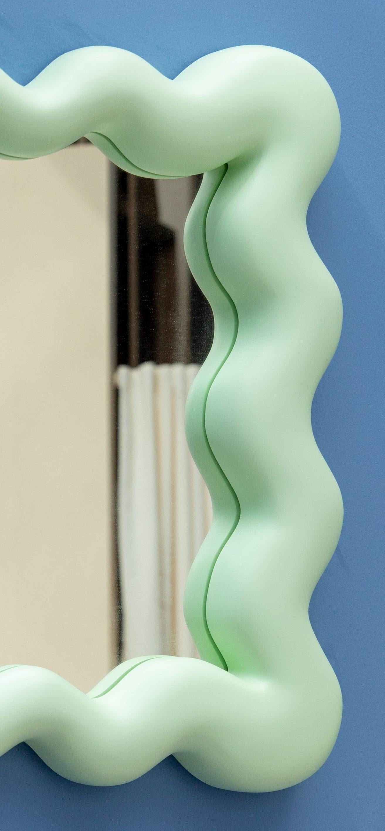 Postmoderne La Celebración Petit miroir coloré en fibre de verre par Joyful Objects Yes ! en vente