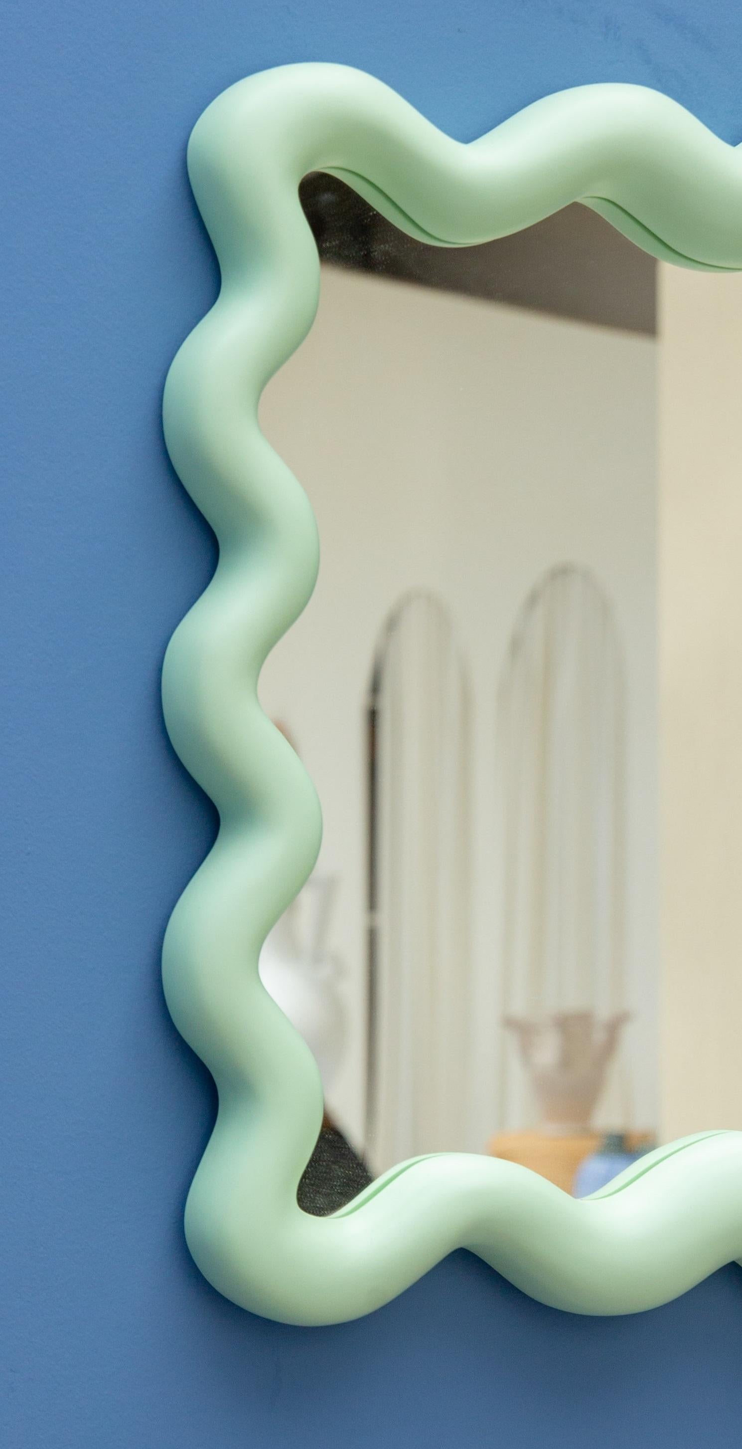 Mexicain La Celebración Petit miroir coloré en fibre de verre par Joyful Objects Yes ! en vente