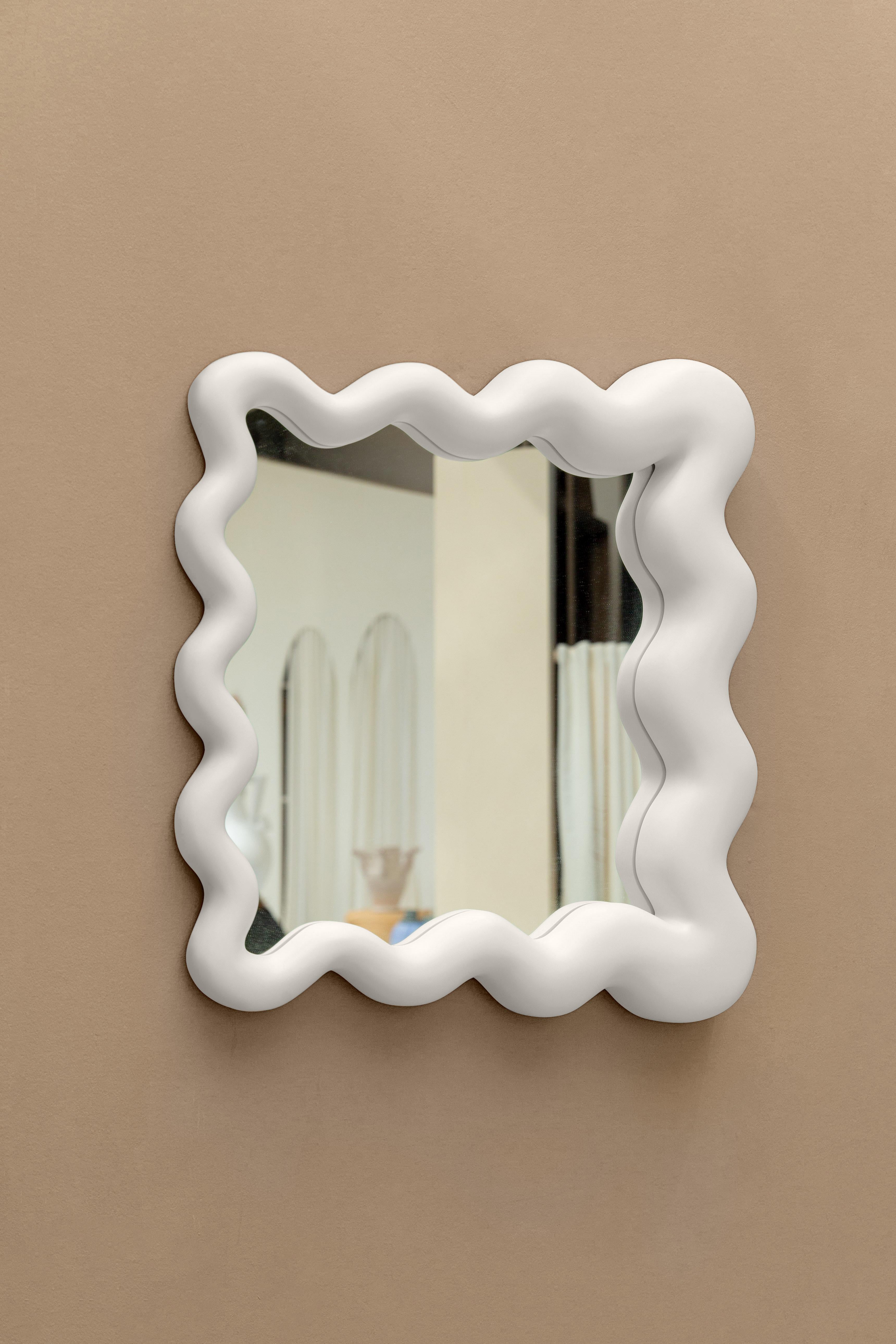 La Celebración Petit miroir coloré en fibre de verre par Joyful Objects Yes ! Neuf - En vente à Geneve, CH
