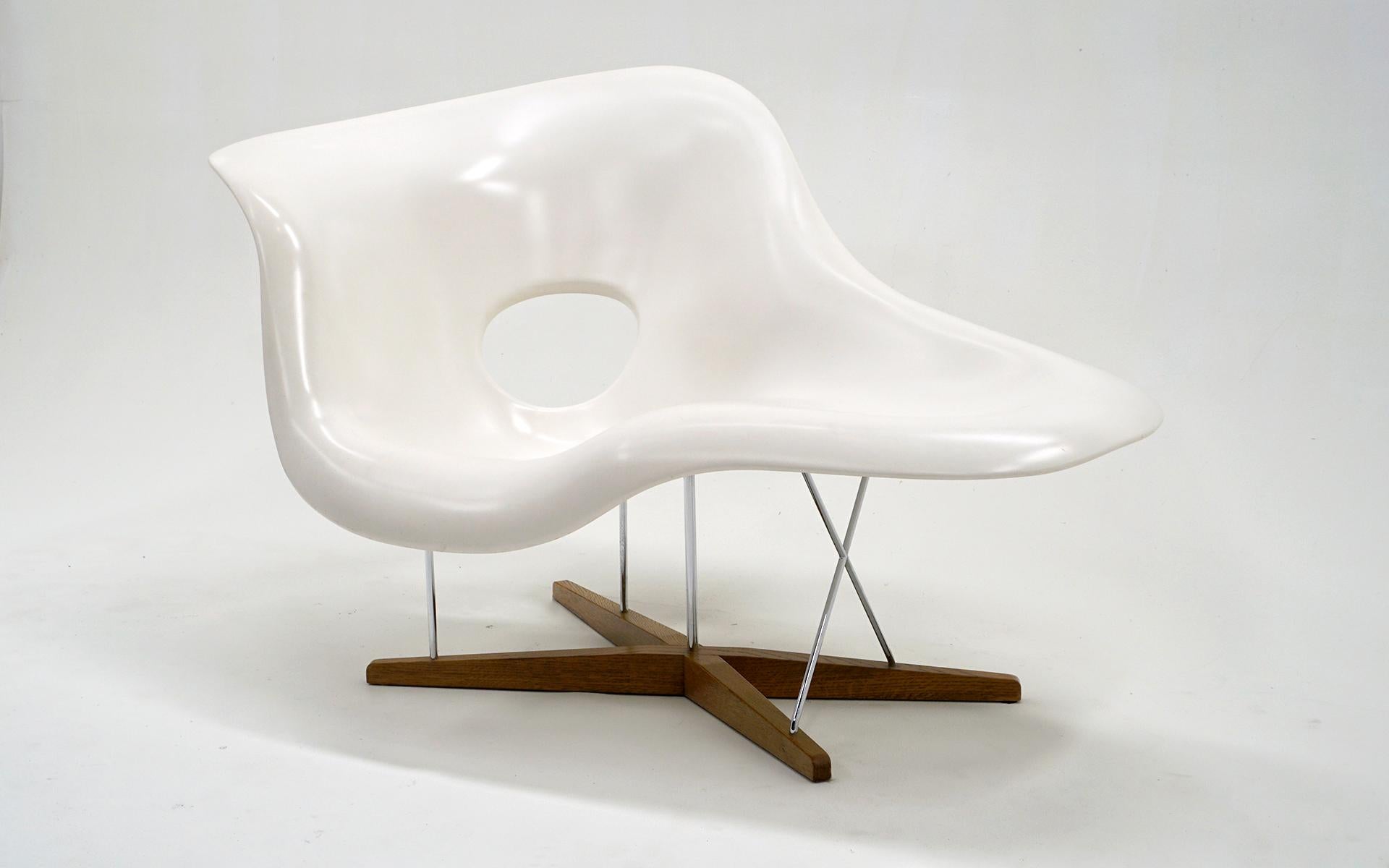 Mid-Century Modern La Chaise de Charles and Ray Eames pour Vitra. Construction rare de la première génération en vente