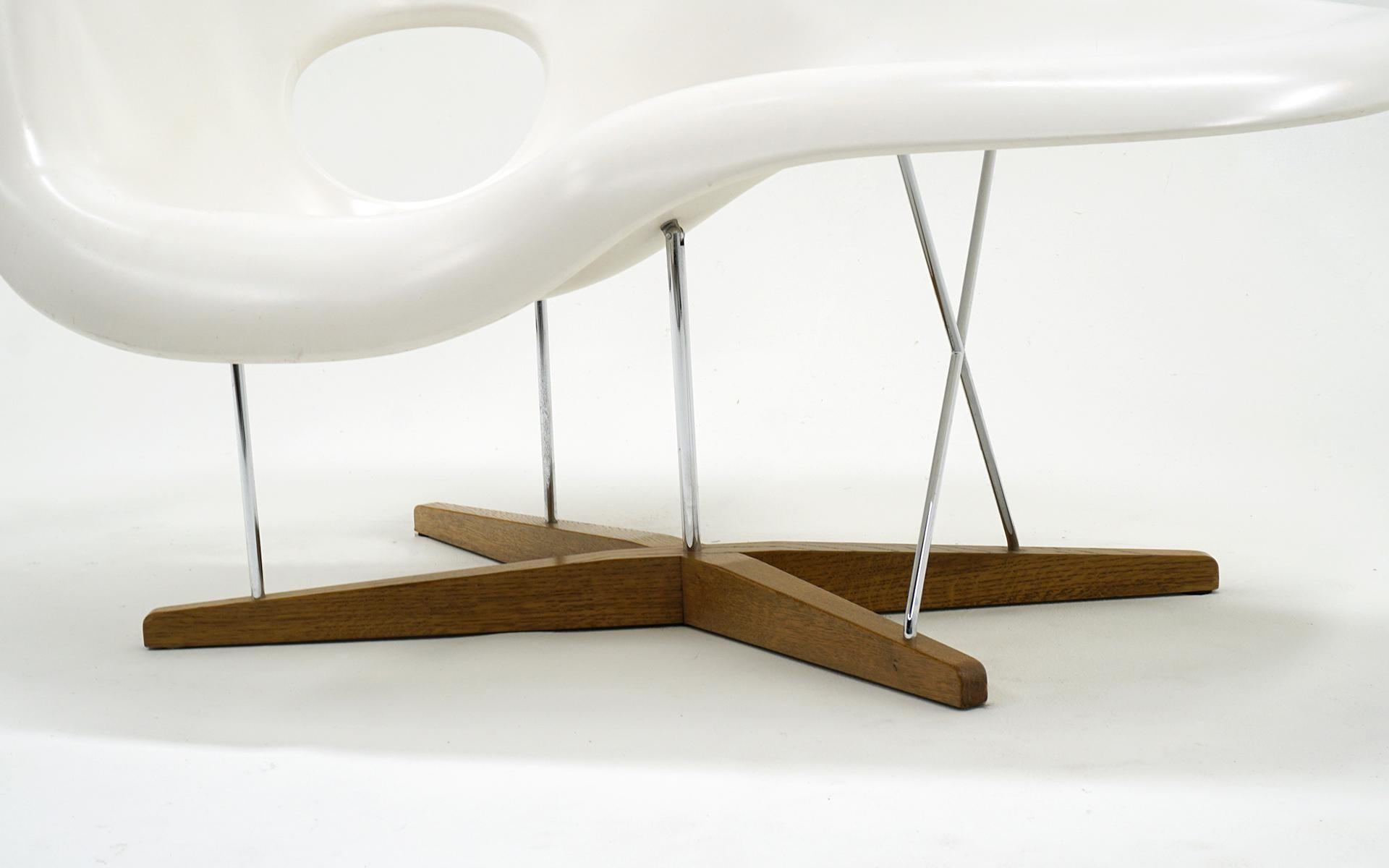 German La Chaise by Charles and Ray Eames for Vitra. Rare First Generation Construction For Sale