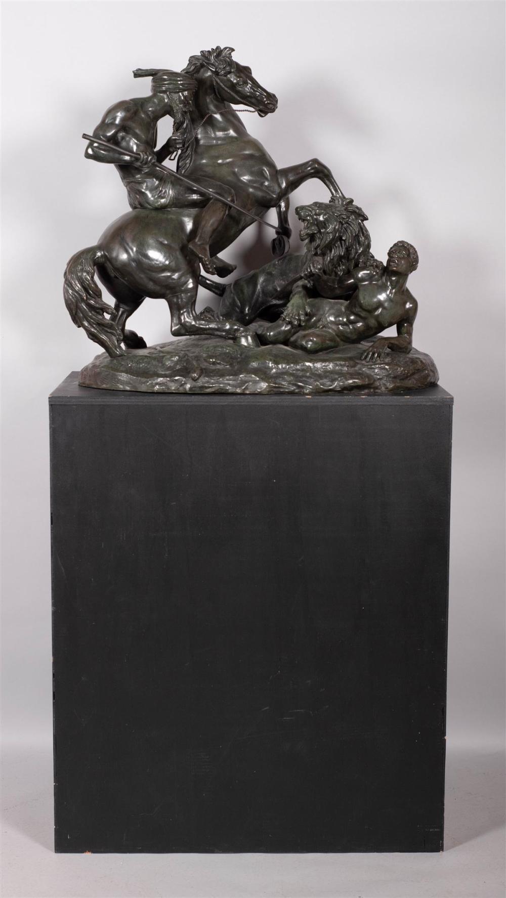 La Chasse Au Lion, Der Löwe auf der Jagd, Monumentale Bronzeskulptur nach Aime Millet (Islamisch) im Angebot