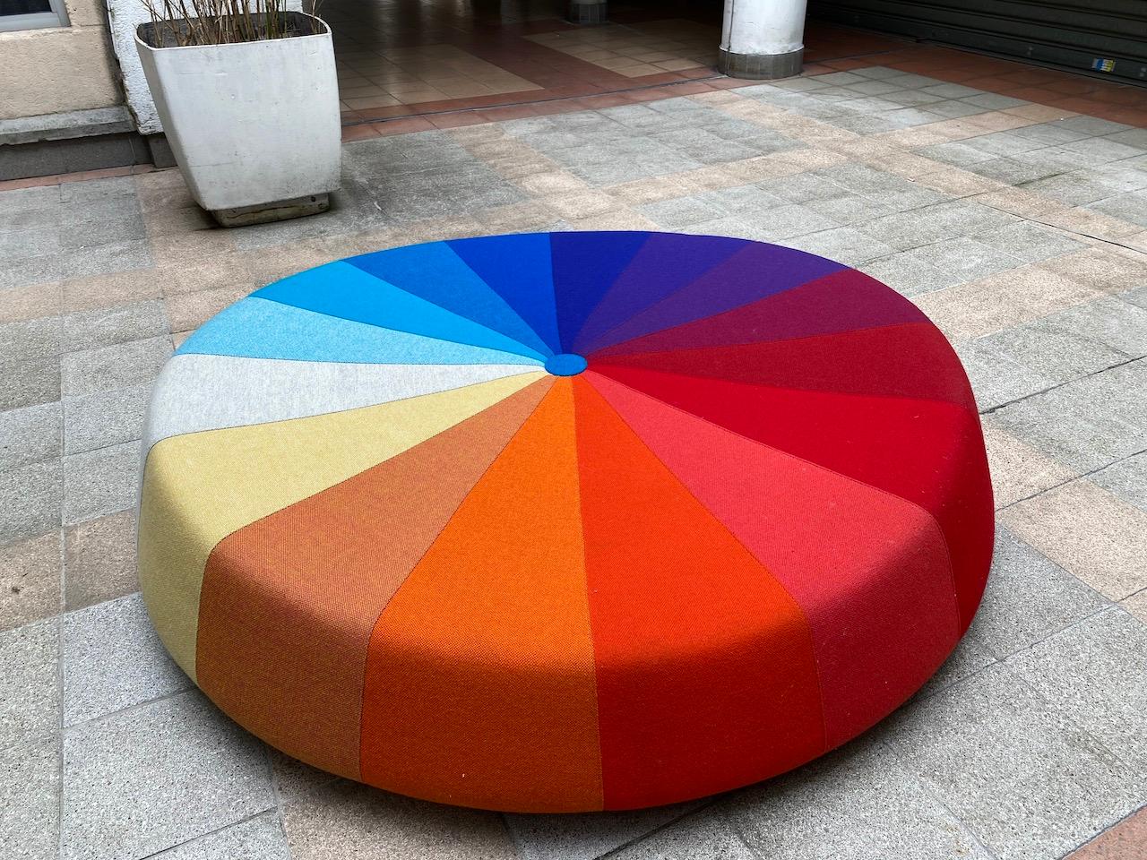 La Cividina - Circular bench, 2015.
Multicolored wool fabric
Logo /label of maker
Very decorative & superb condition
Measures: D 175 x H 40 cm.
