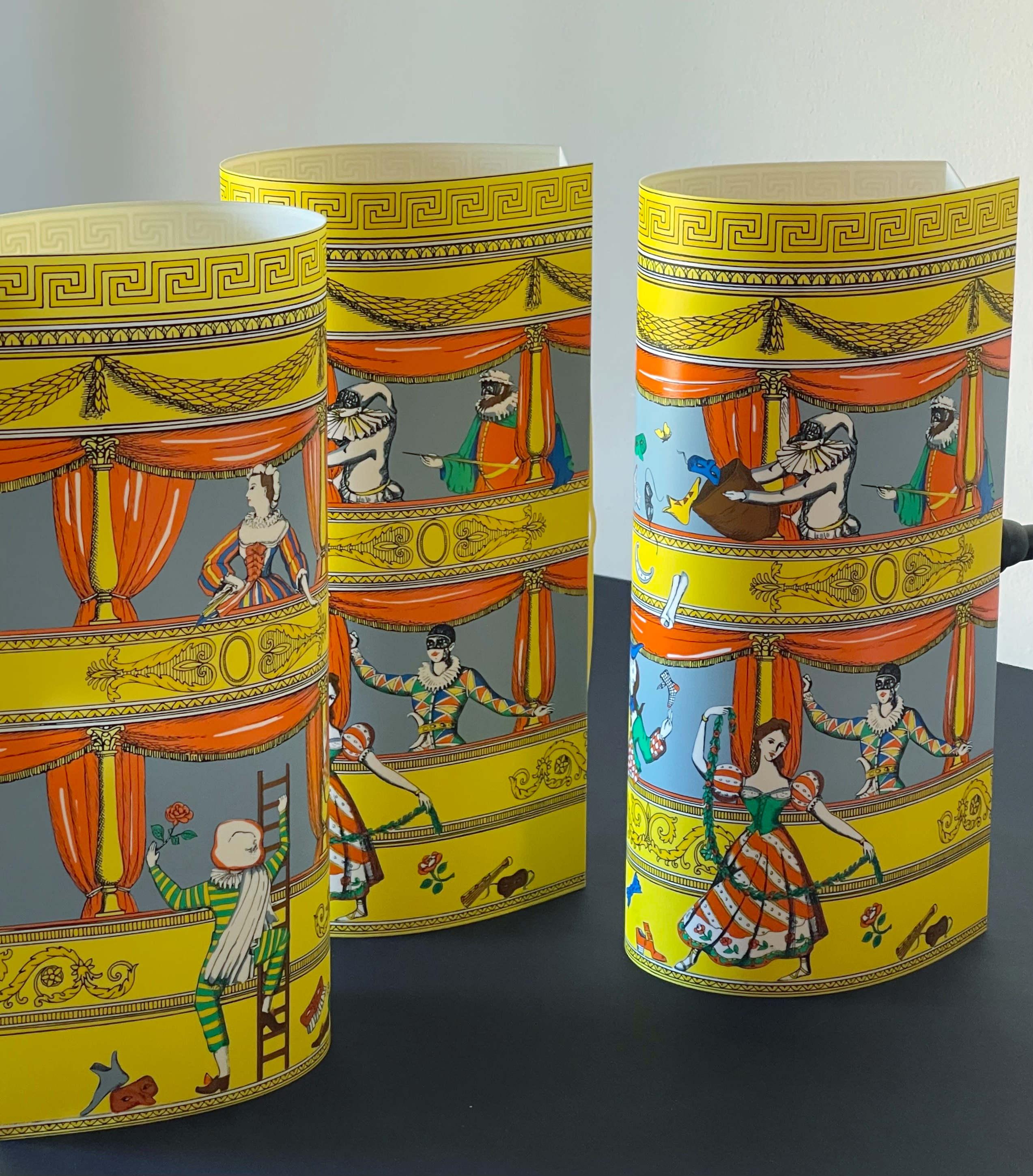FORNASETTI Lámpara de mesa La Commedia Dell'Arte by Fornasetti, 3 Disponible Italiano en venta
