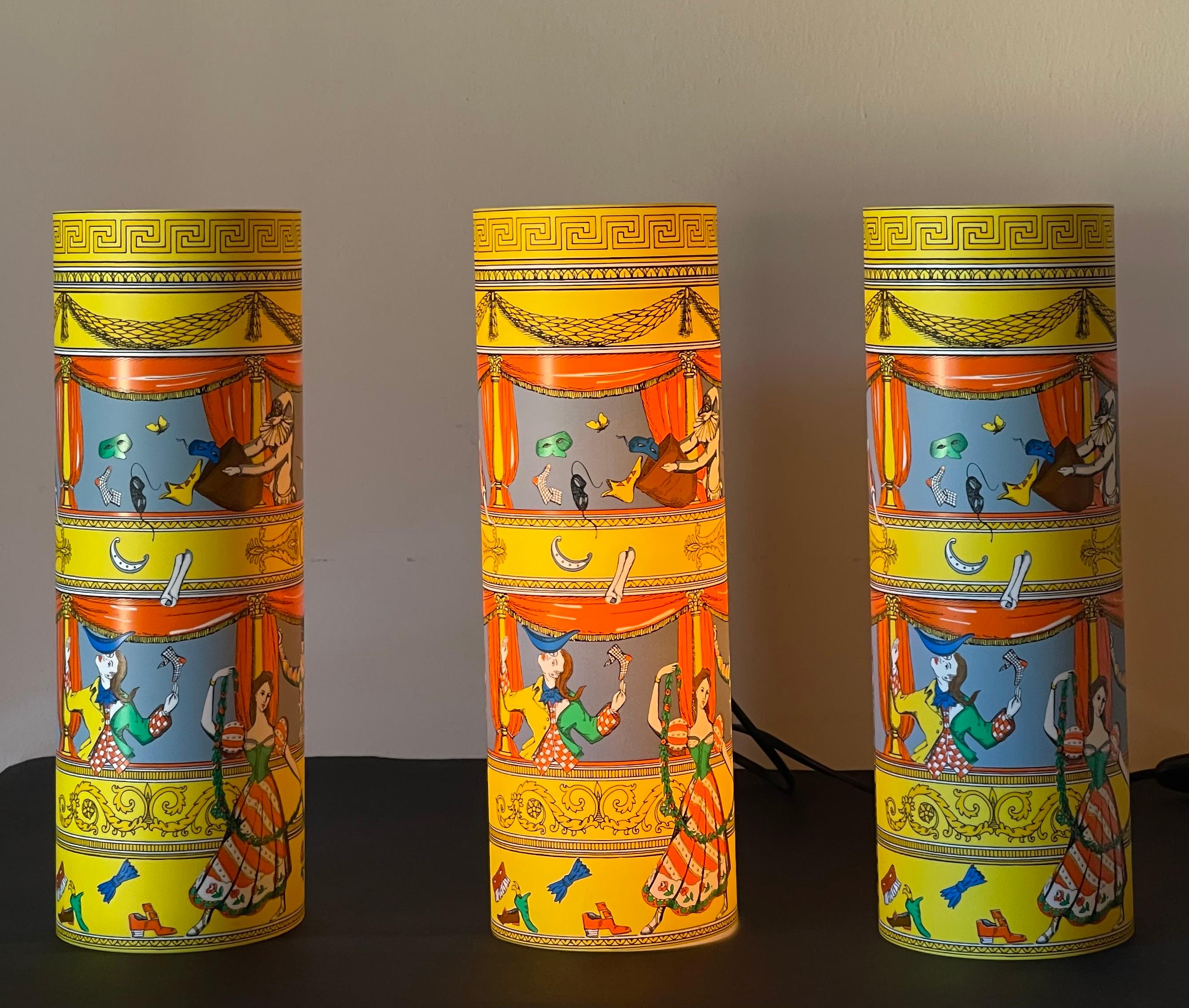 FORNASETTI Lámpara de mesa La Commedia Dell'Arte by Fornasetti, 3 Disponible en Bueno estado para la venta en Los Angeles, CA